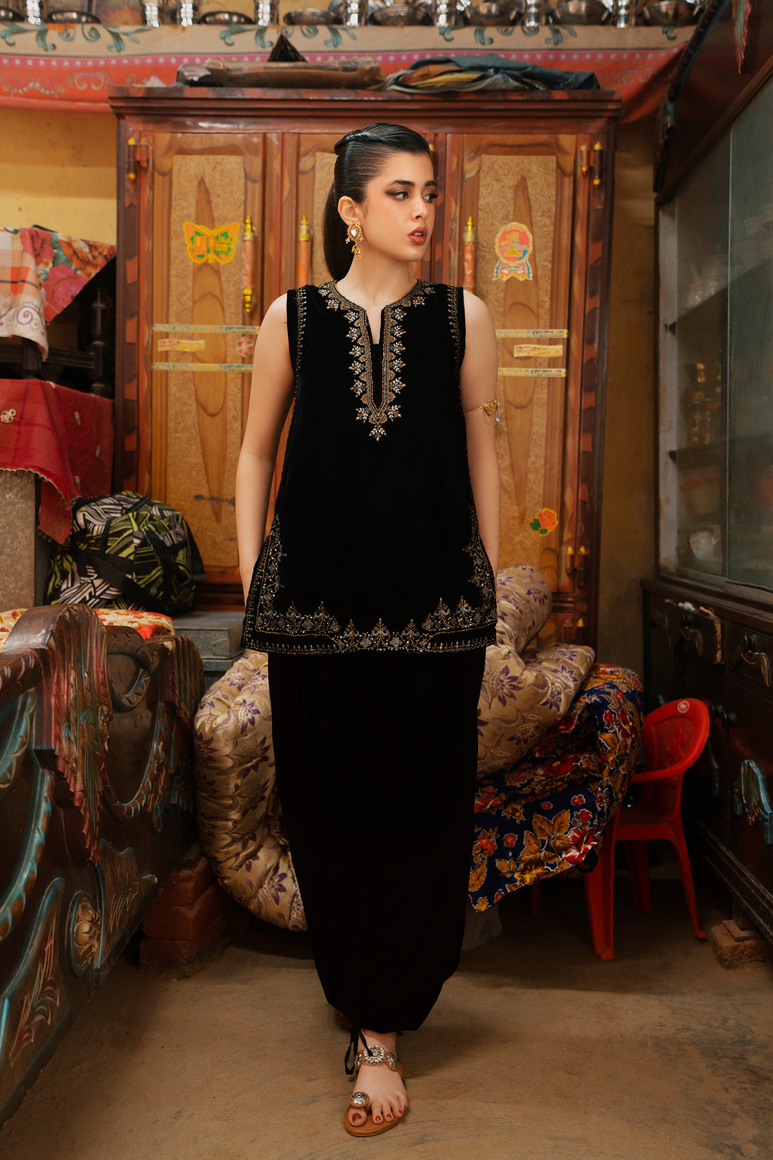 EMBROIDERED SUIT (E0663/119/902)