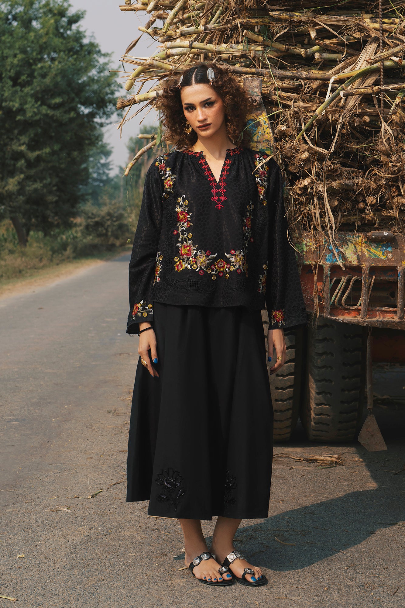 EMBROIDERED SKIRT (E0674/119/902)