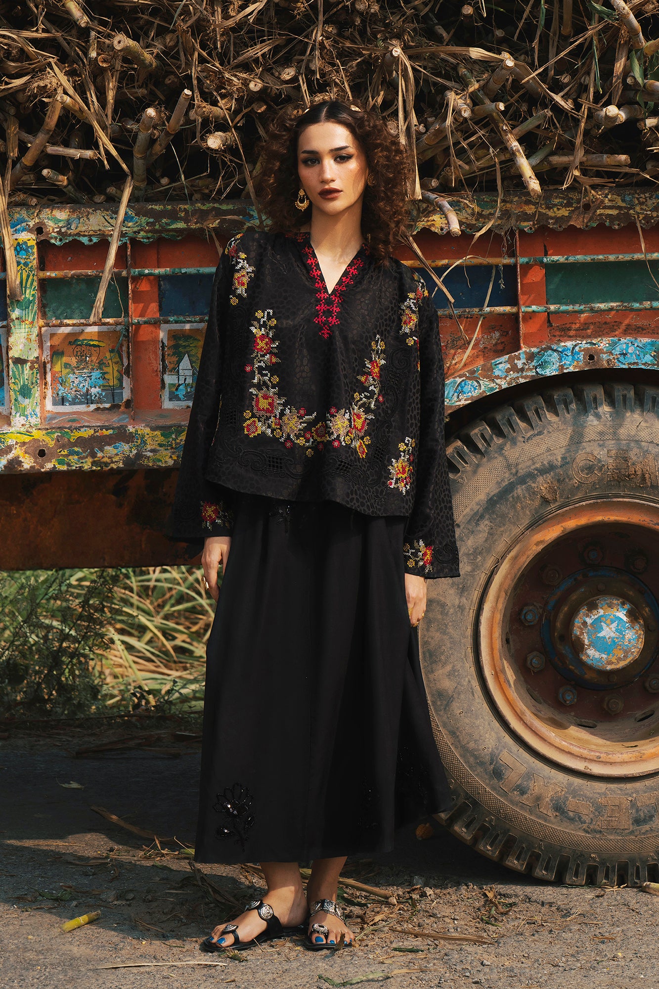 EMBROIDERED SKIRT (E0674/119/902)