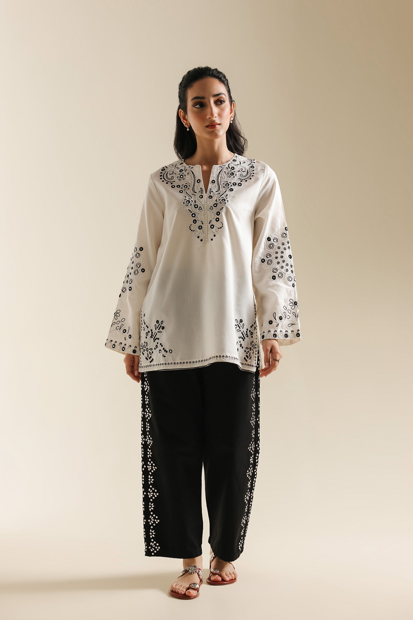 EMBROIDERED TOP (E0703/119/005)