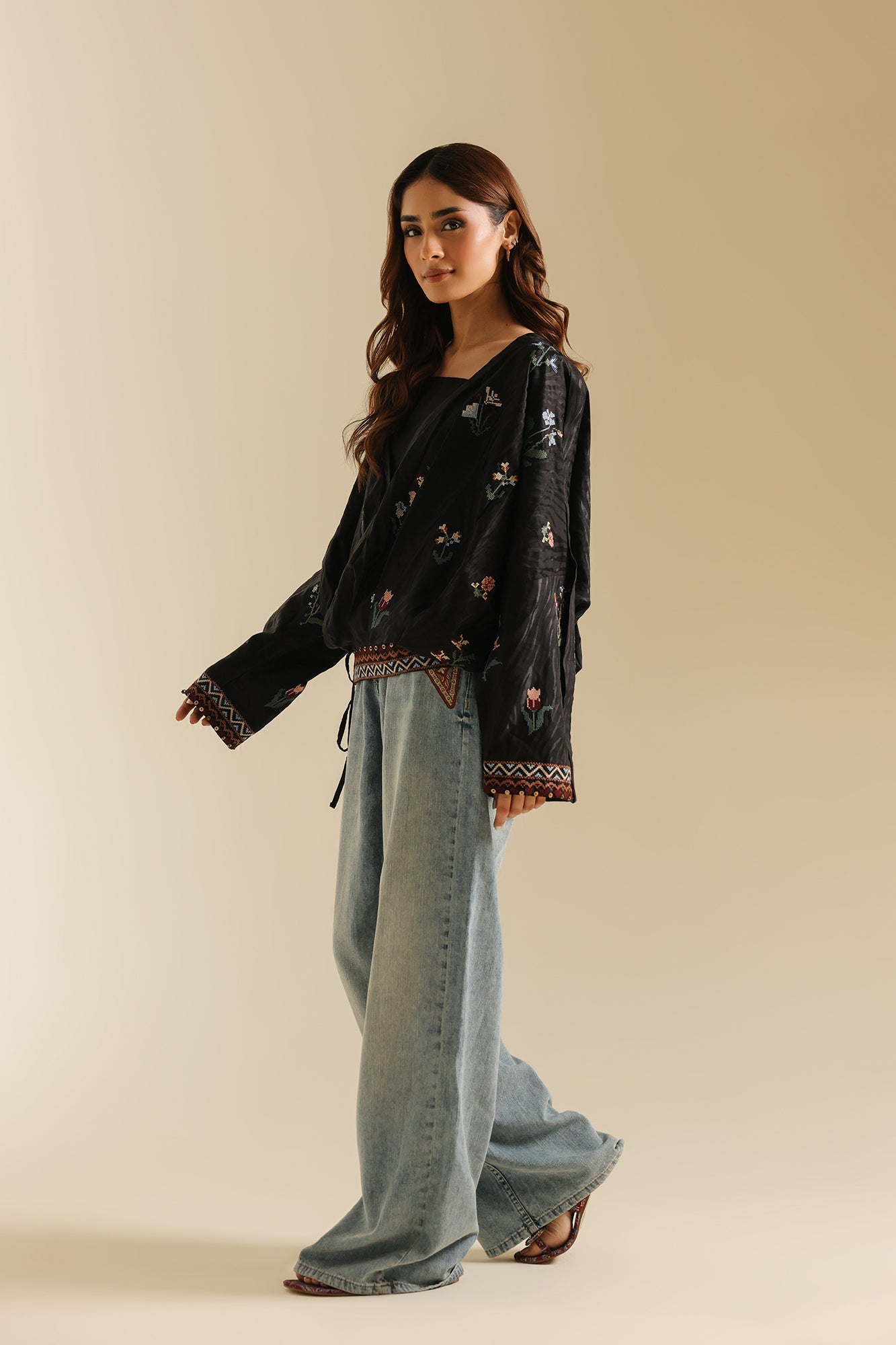 EMBROIDERED TOP (E0711/119/902)