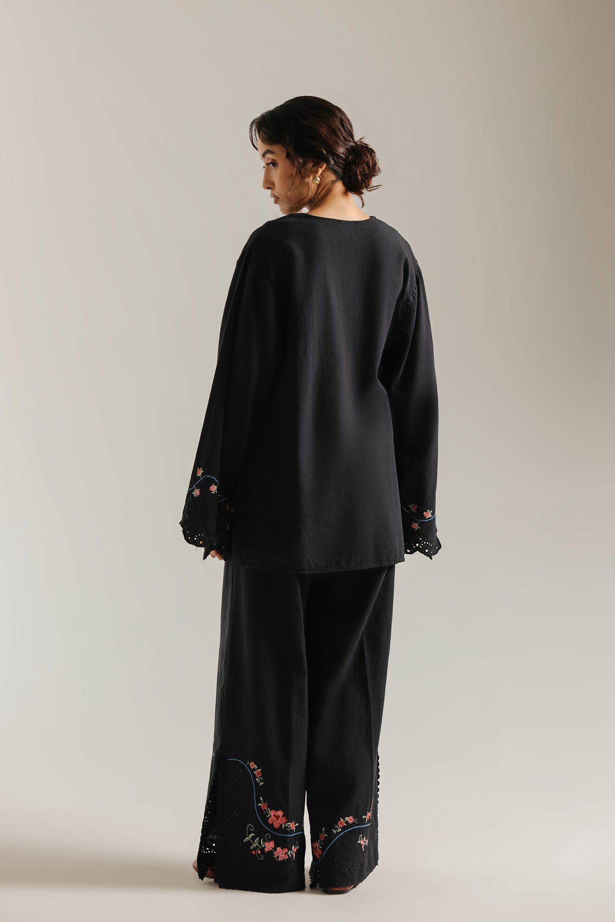 EMBROIDERED SUIT (E0773/106/902)