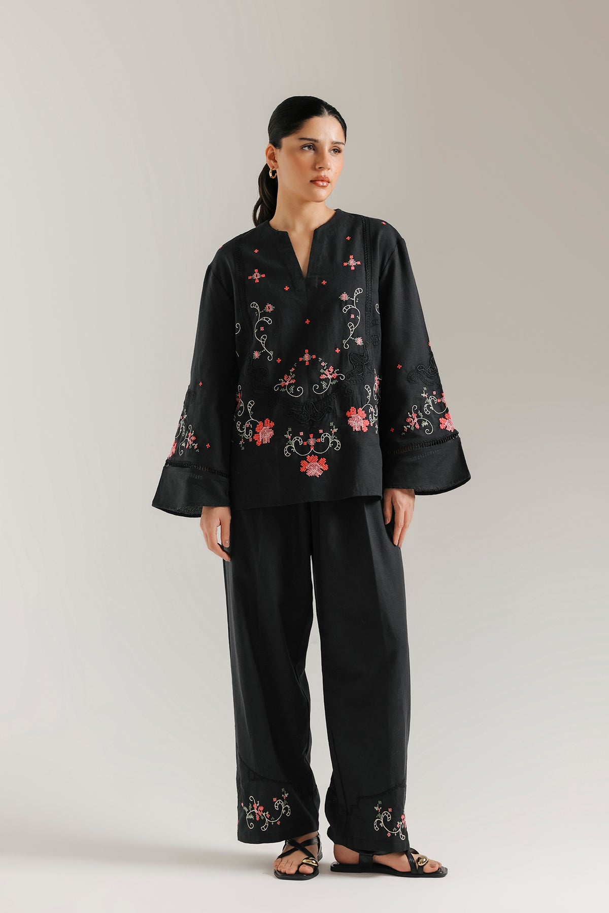 EMBROIDERED SUIT (E0798/106/901)