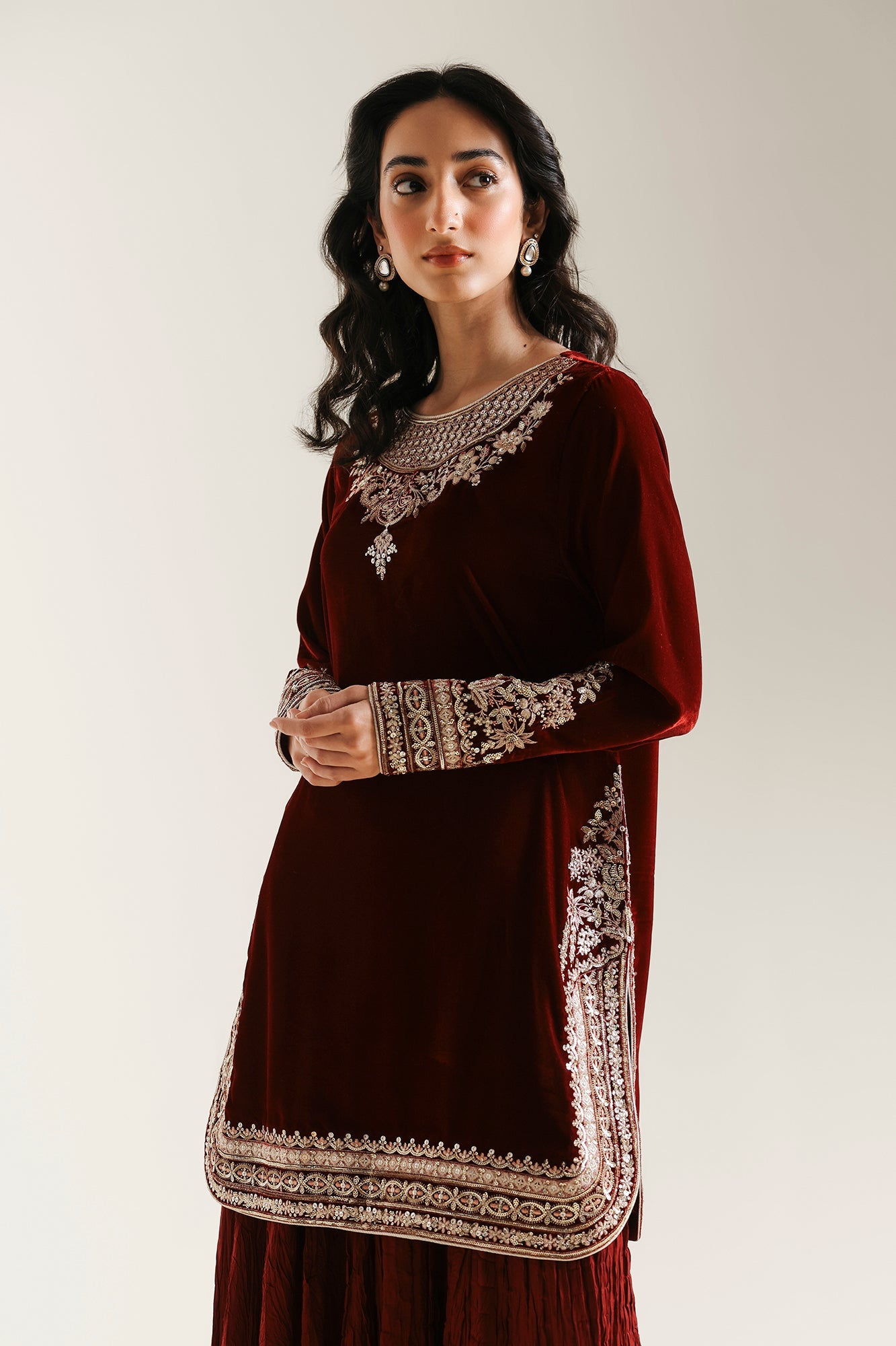 EMBROIDERED SUIT (E0962/104/414)