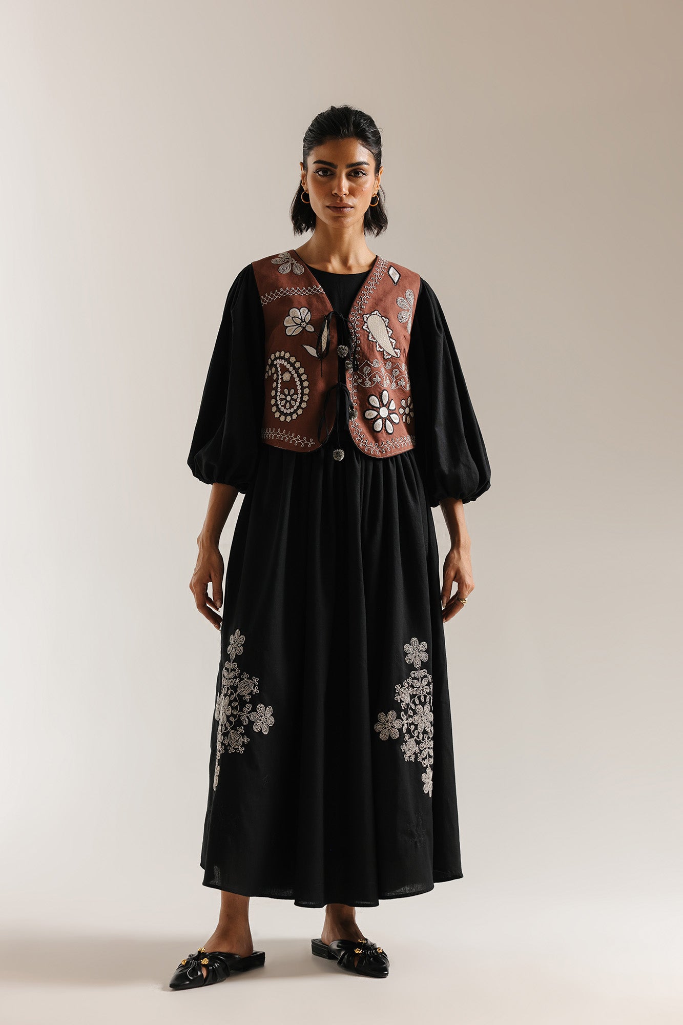 EMBROIDERED DRESS (E1013/101/901)