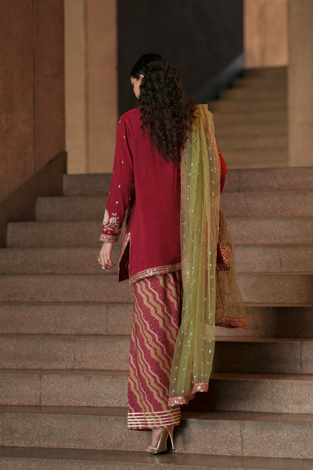 EMBROIDERED SUIT (E1038/104/403)