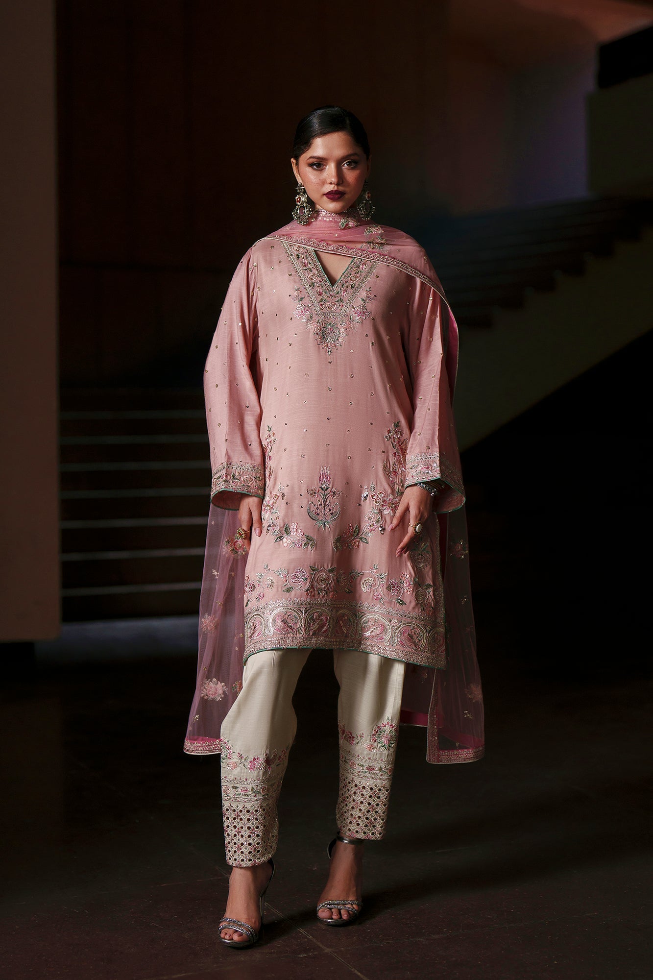 EMBROIDERED SUIT (E1040/104/327)