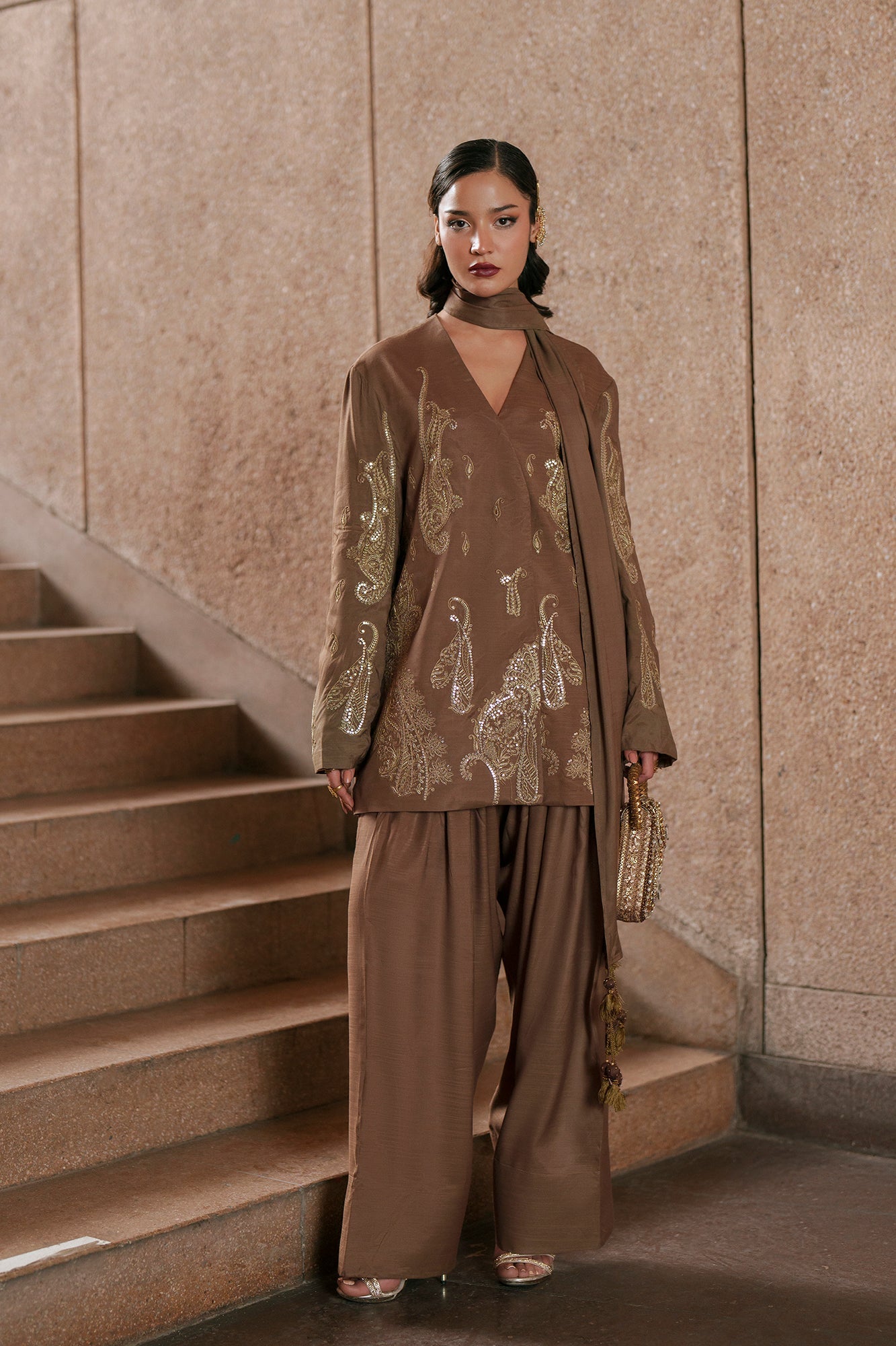 EMBROIDERED SUIT (E1049/104/118)
