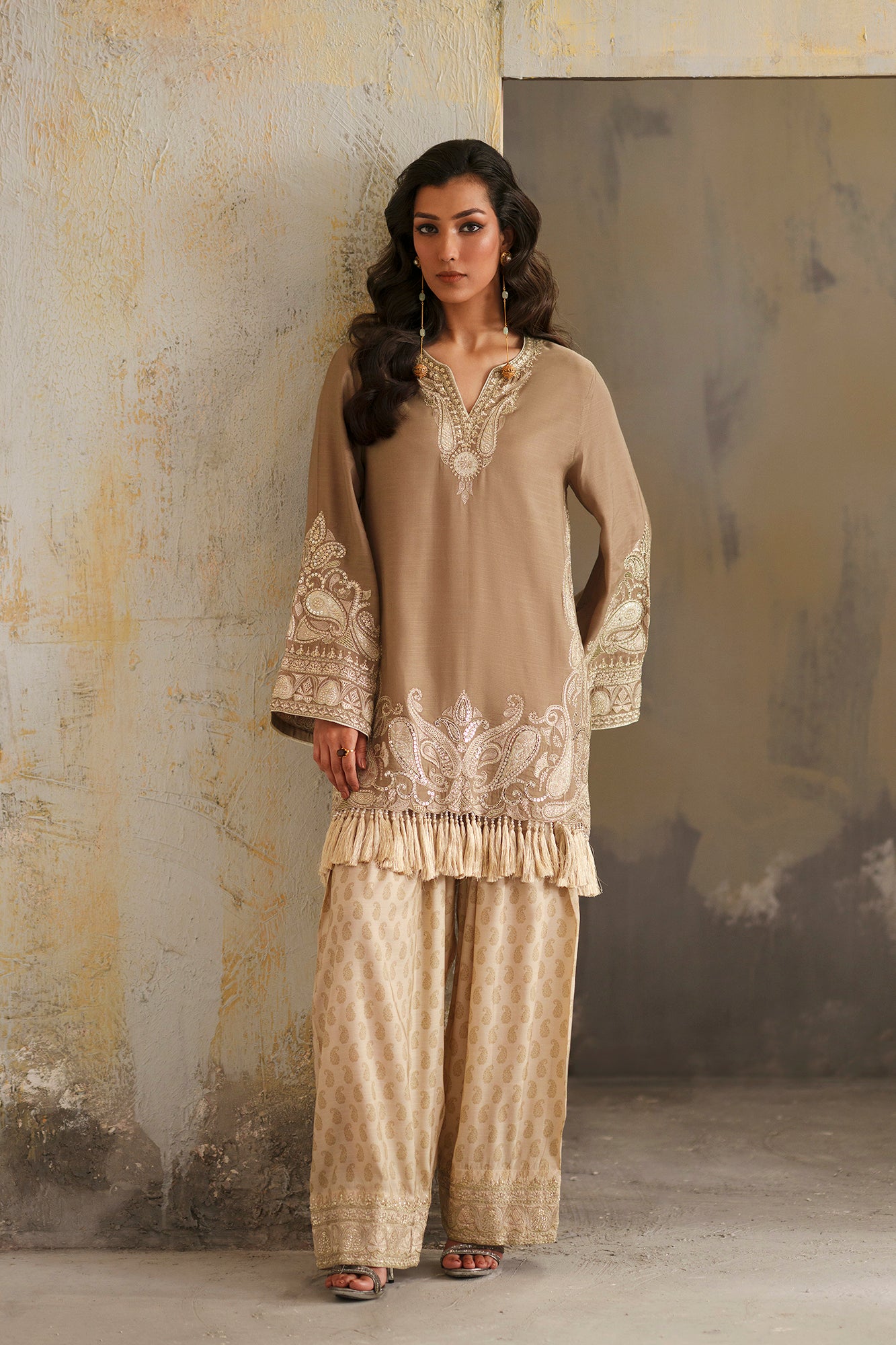 EMBROIDERED SUIT (E1052/104/808)