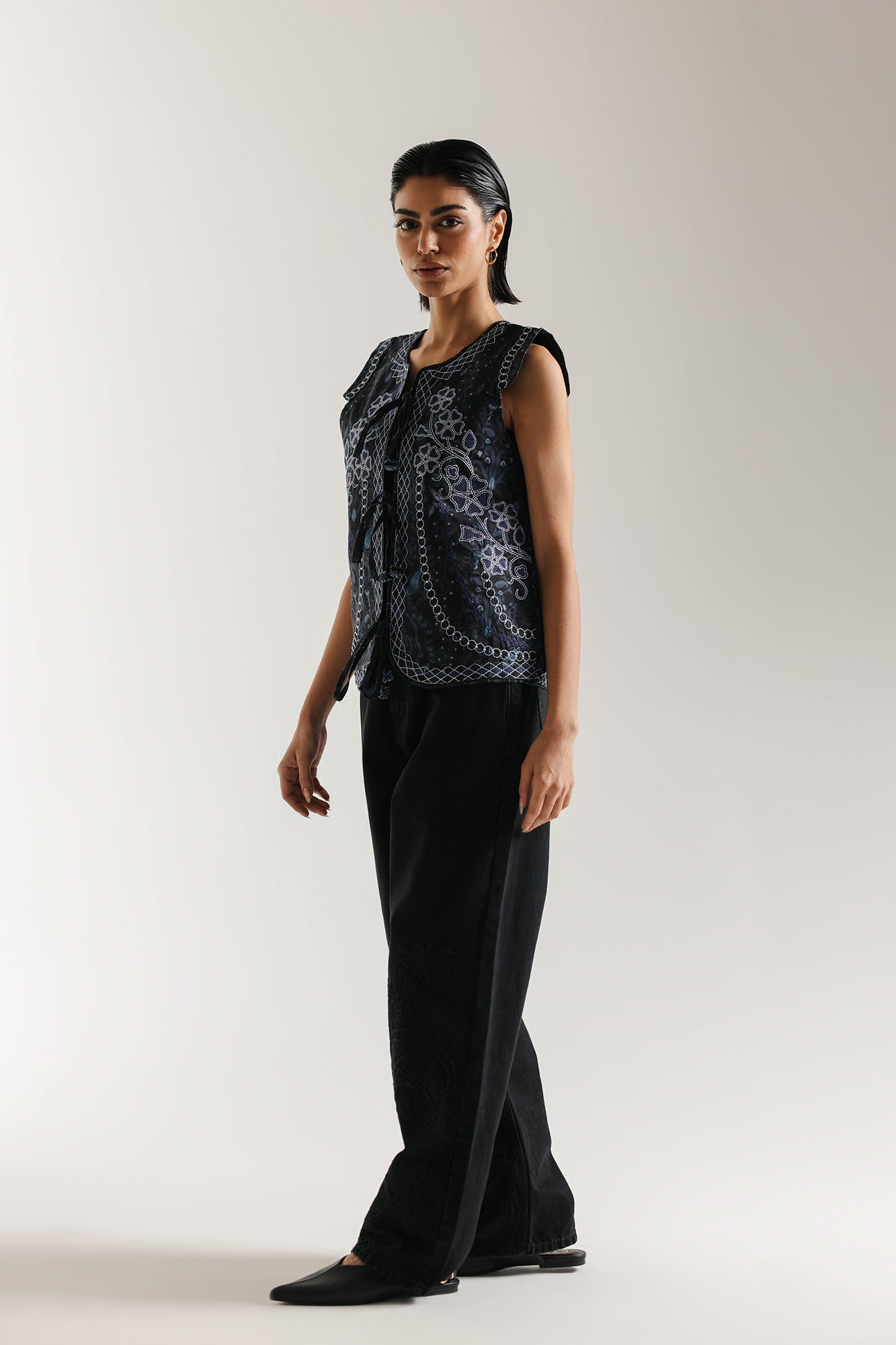 EMBROIDERED JEANS (E1056/101/901)