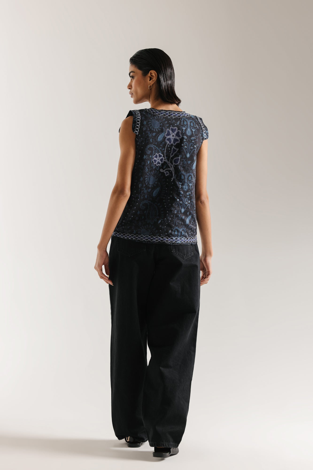 EMBROIDERED JEANS (E1056/101/901)