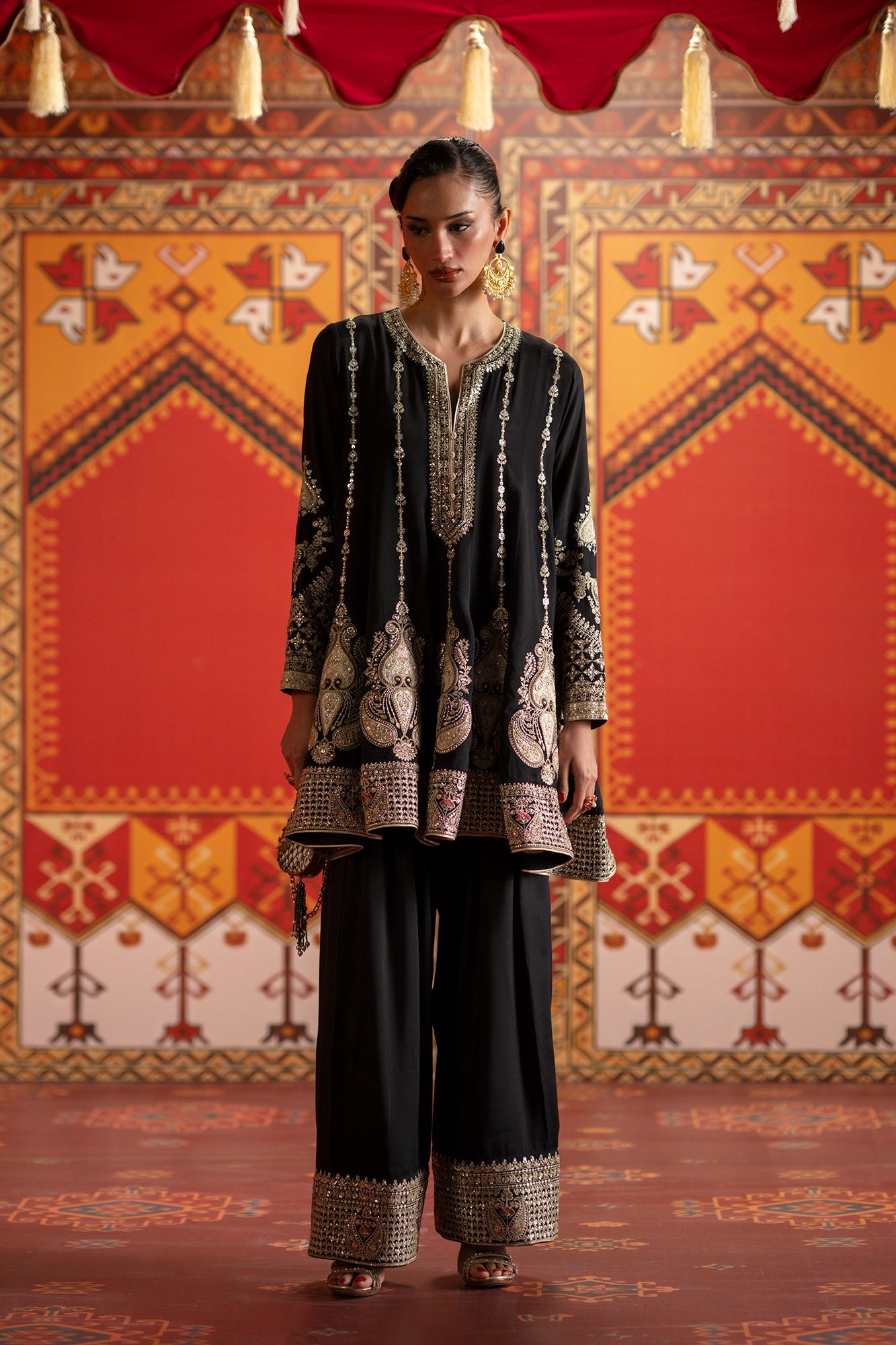 EMBROIDERED SUIT (E1066/104/902)