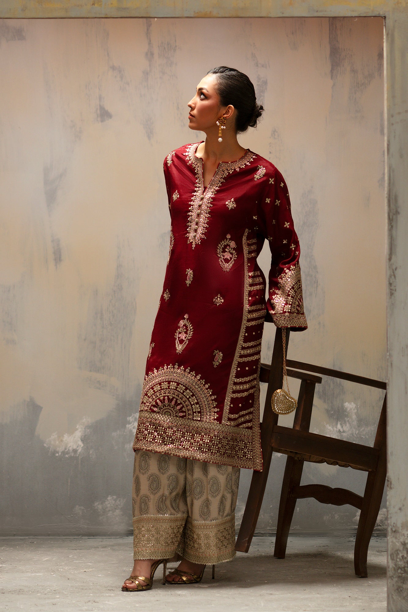 EMBROIDERED SUIT (E1070/104/305)