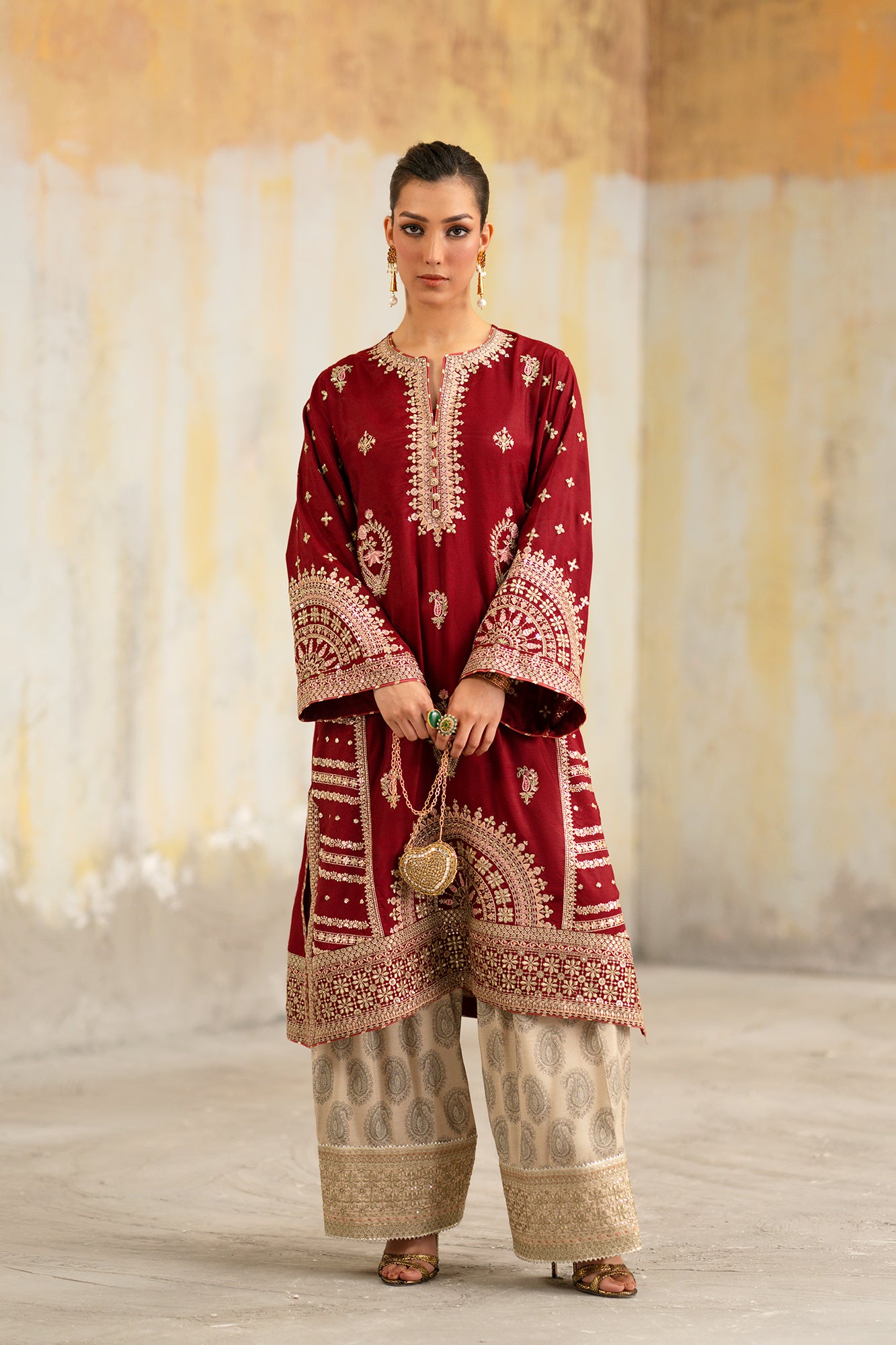 EMBROIDERED SUIT (E1070/104/305)