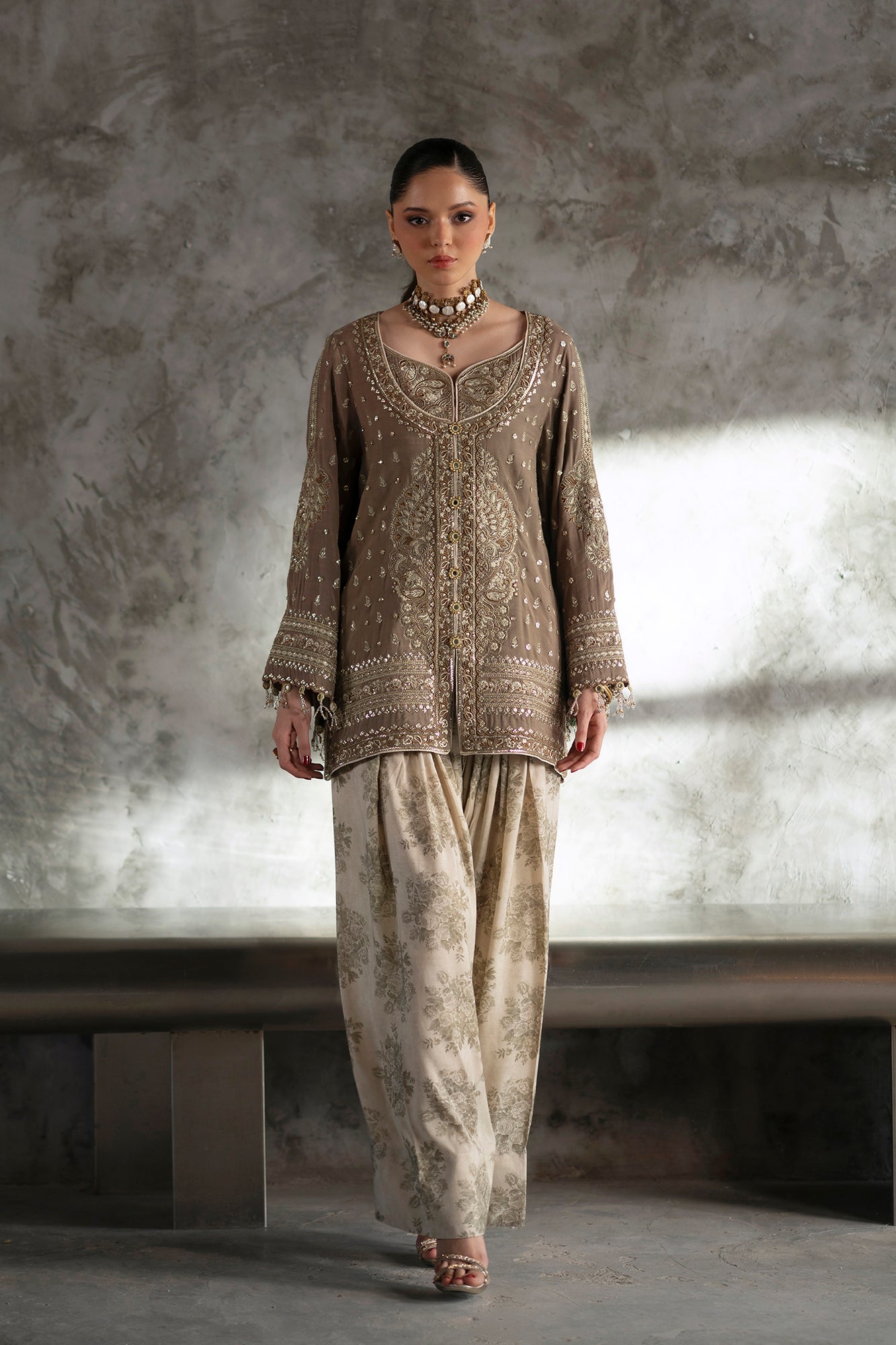 EMBROIDERED SUIT (E1085/104/118)