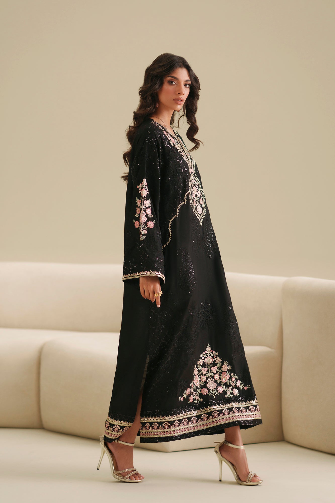 EMBROIDERED KAFTAN (E1088/104/902)