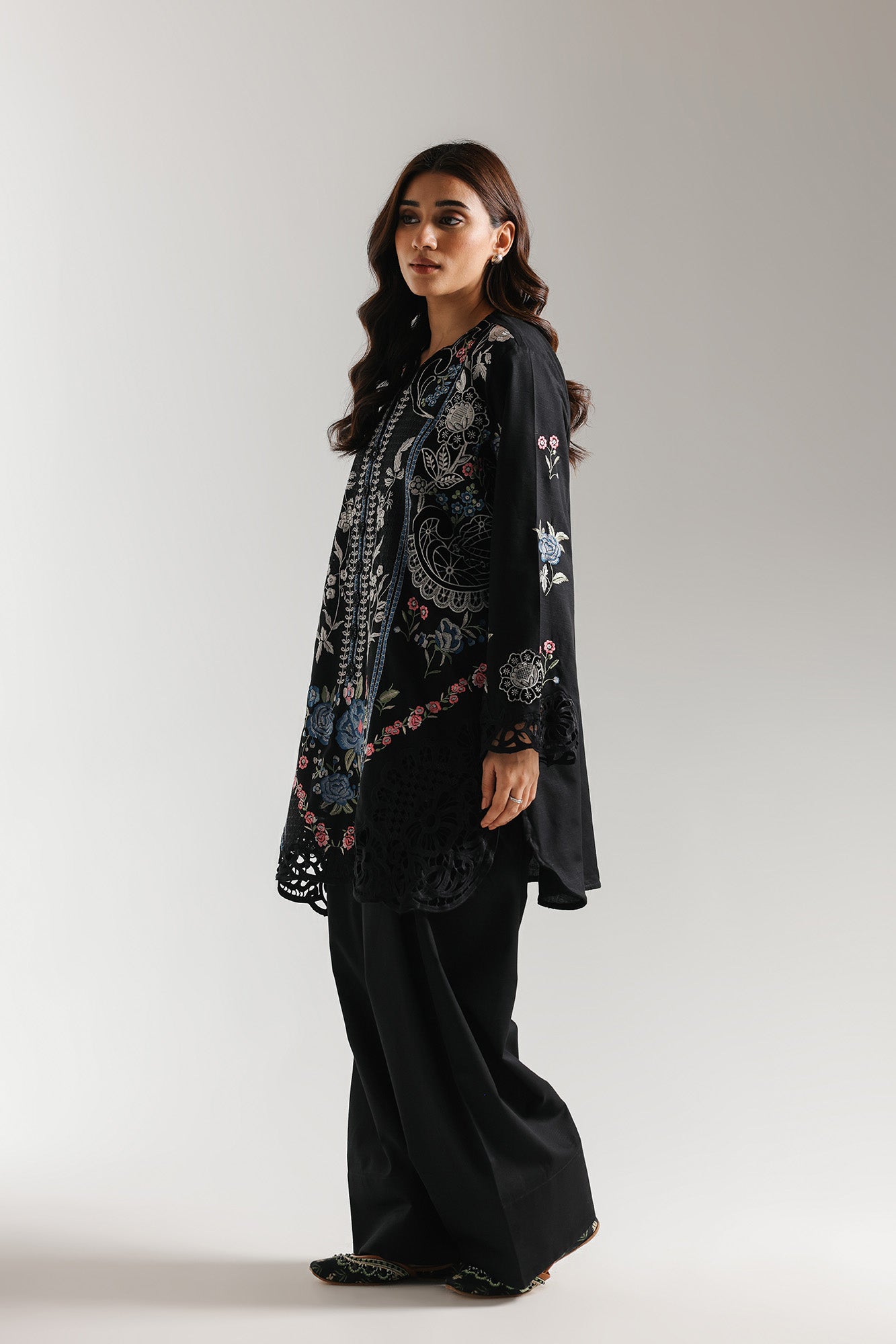 EMBROIDERED SUIT (E3719/103/901)