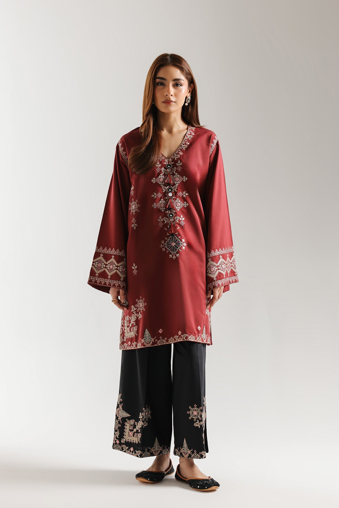 EMBROIDERED SUIT (E3789/103/307)