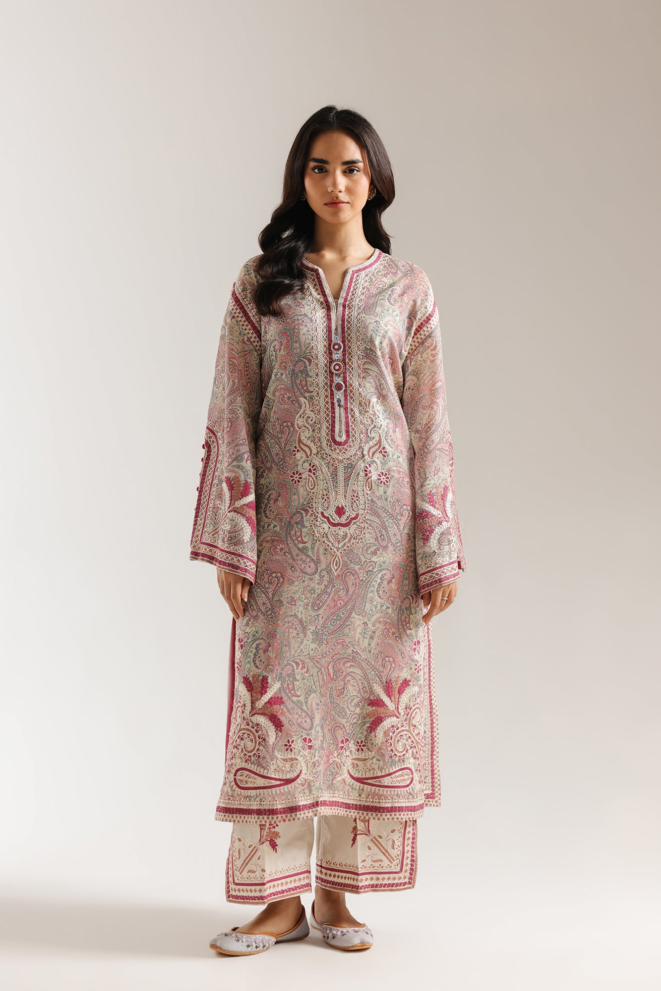 EMBROIDERED SUIT (E4003/103/130)
