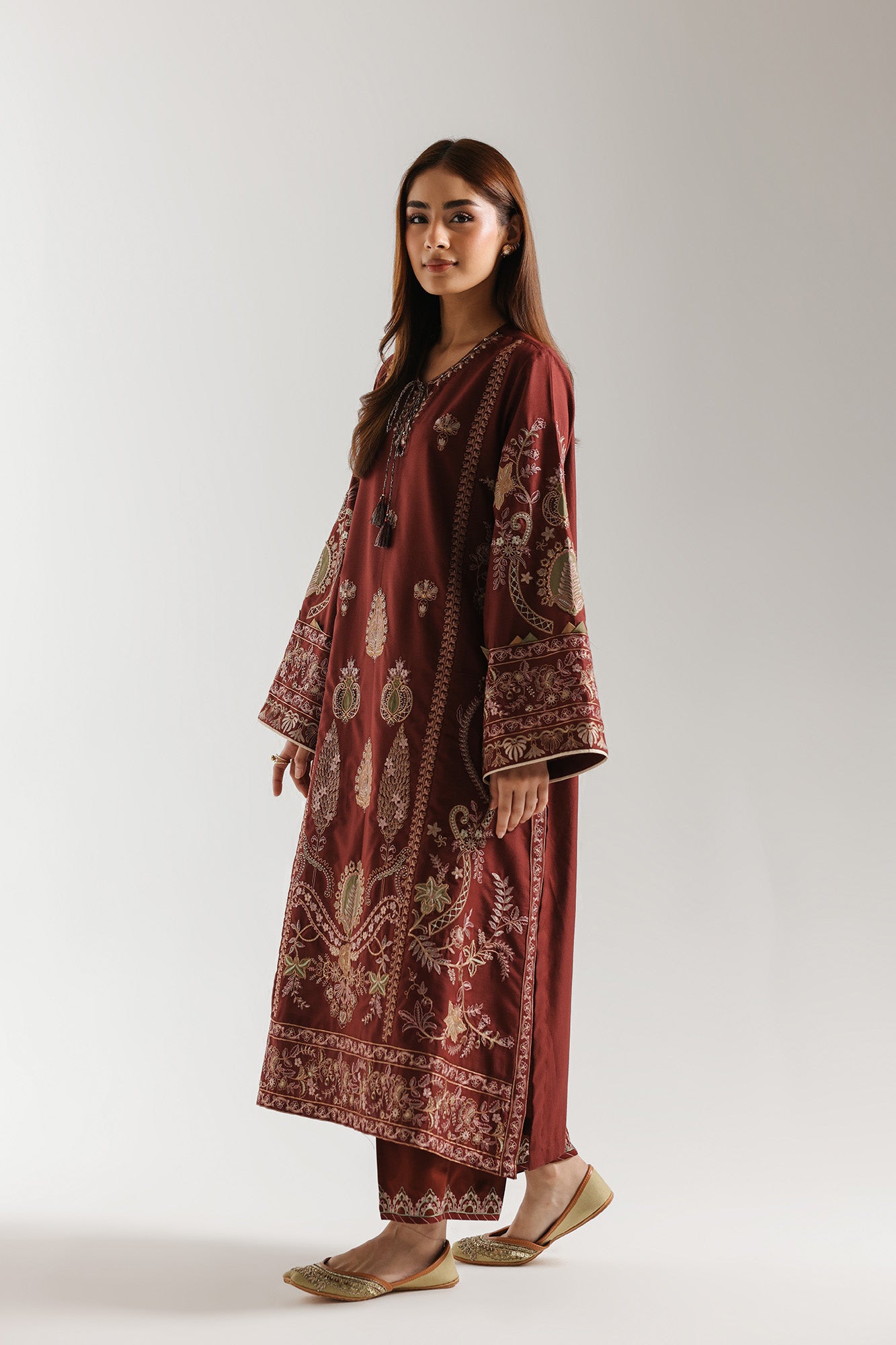 EMBROIDERED SUIT (E4026/103/803)