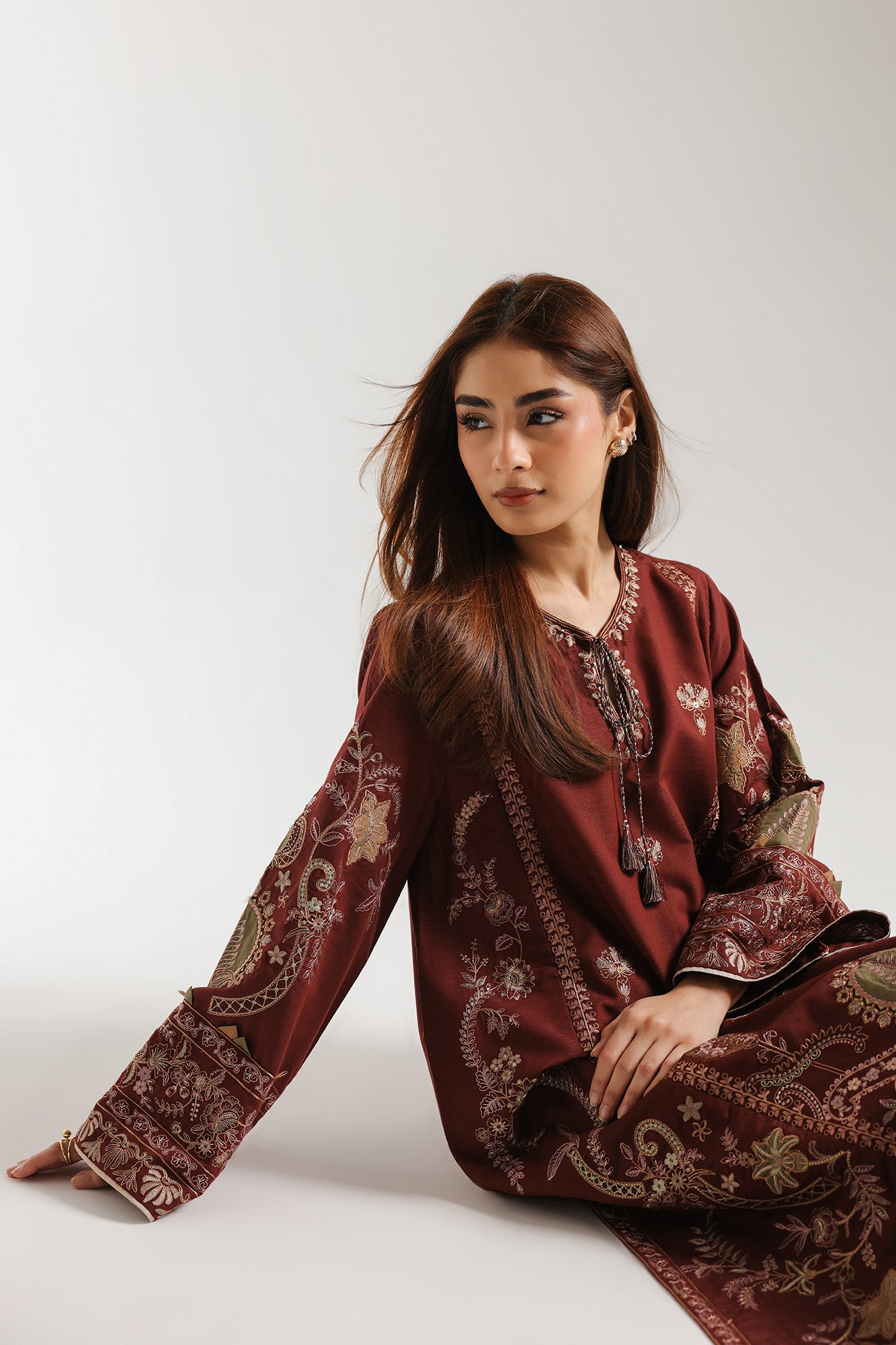 EMBROIDERED SUIT (E4026/103/803)