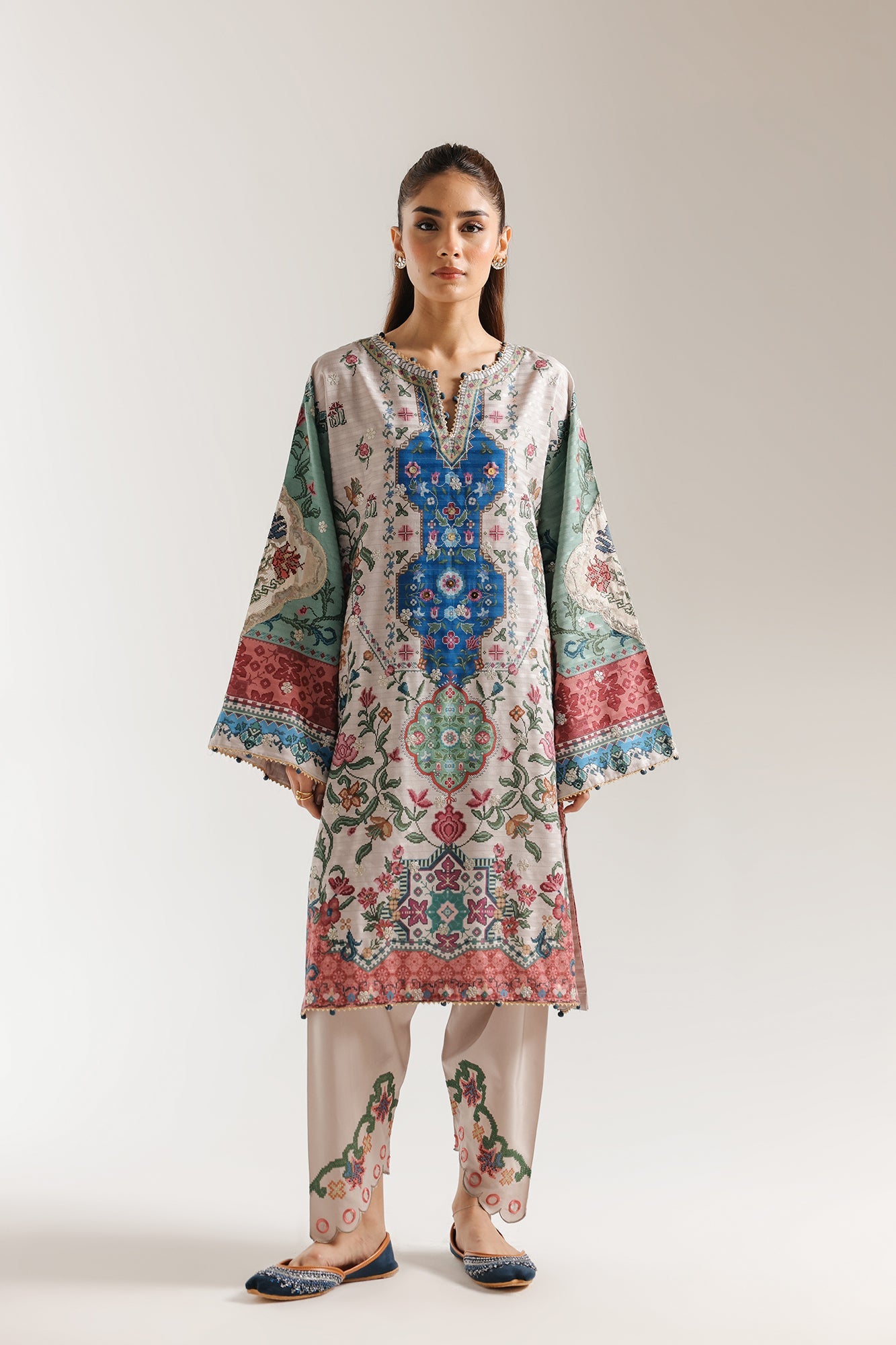 EMBROIDERED SUIT (E4035/103/817)