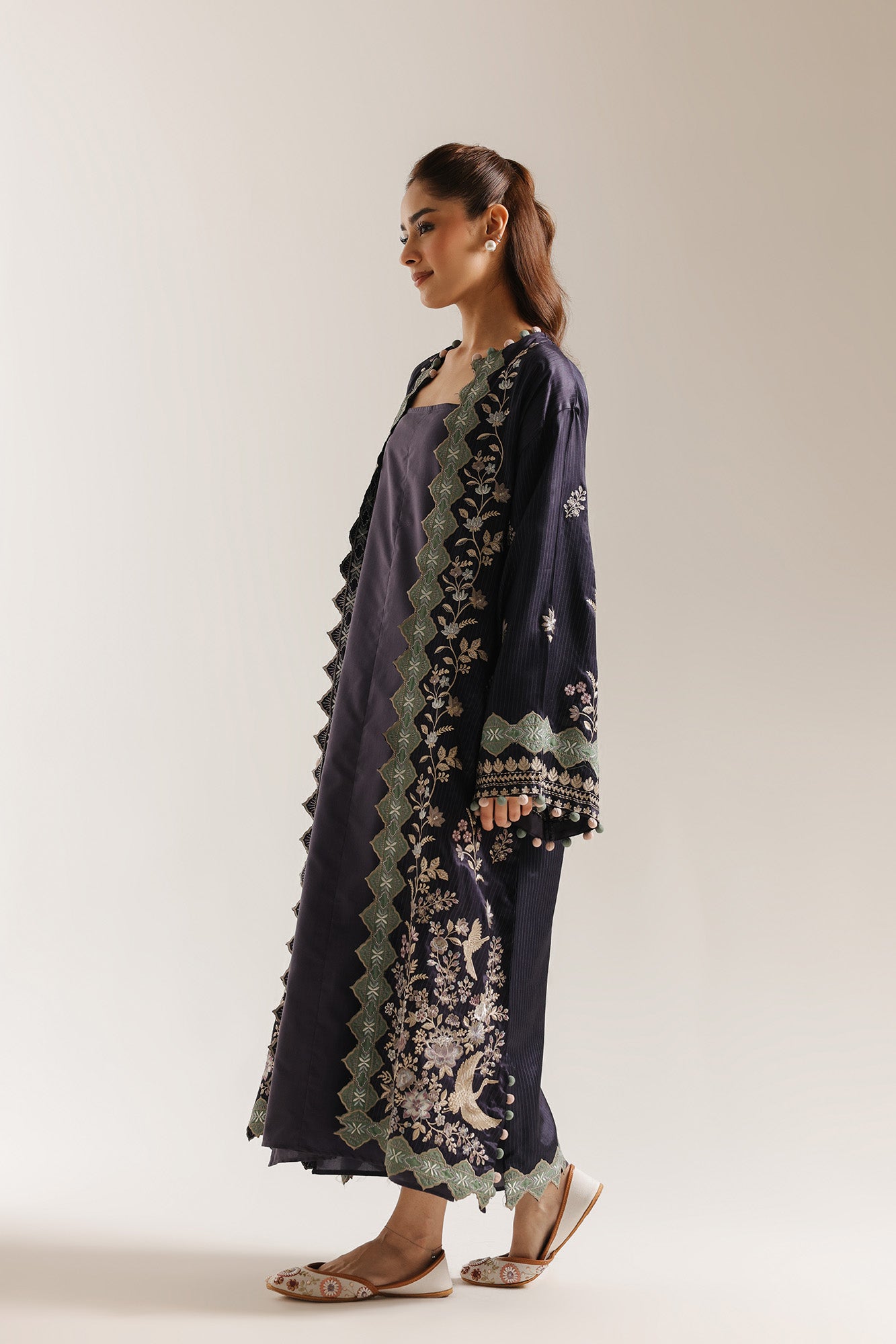 EMBROIDERED KIMONO (E4041/103/902)