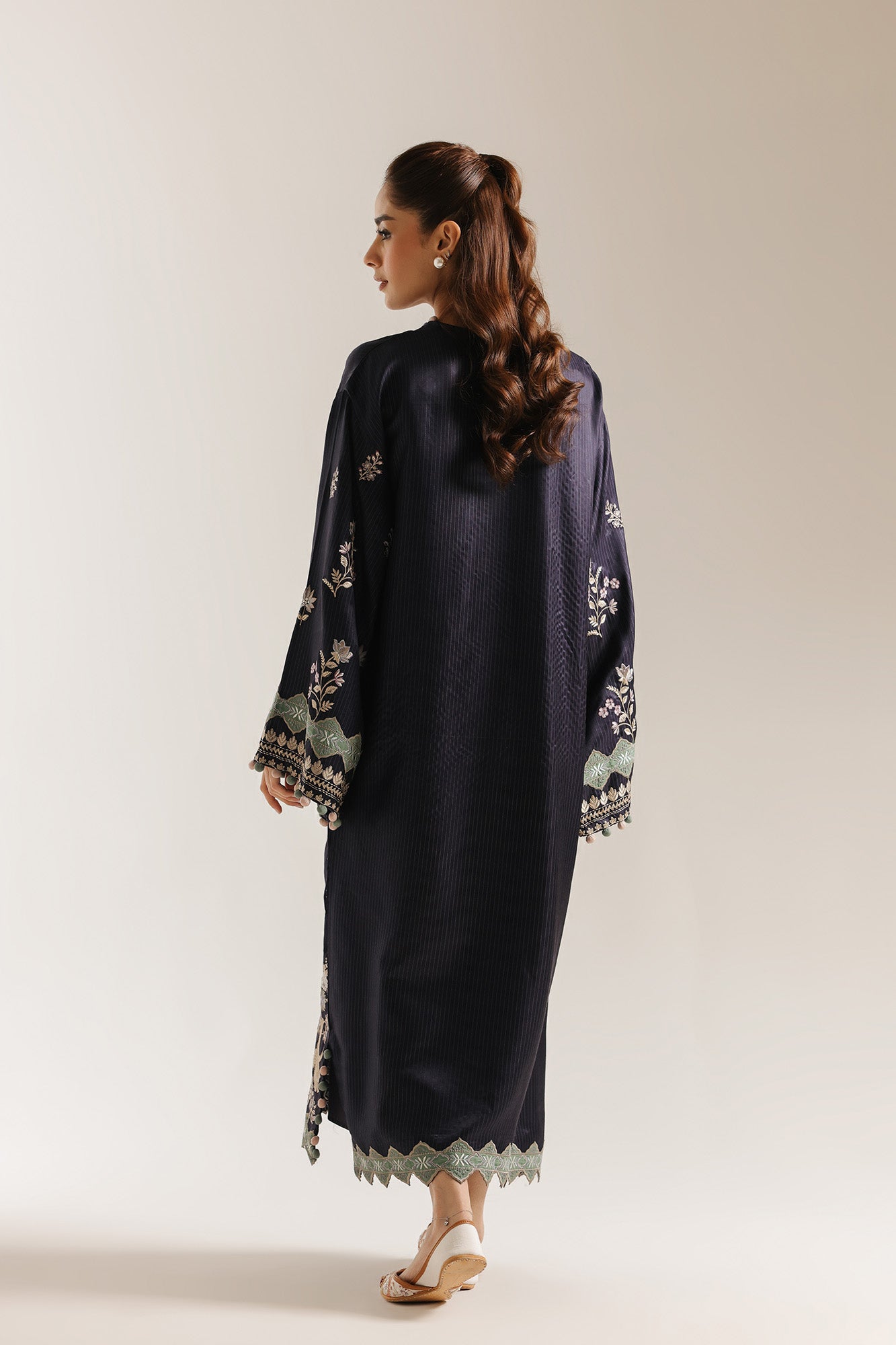 EMBROIDERED KIMONO (E4041/103/902)