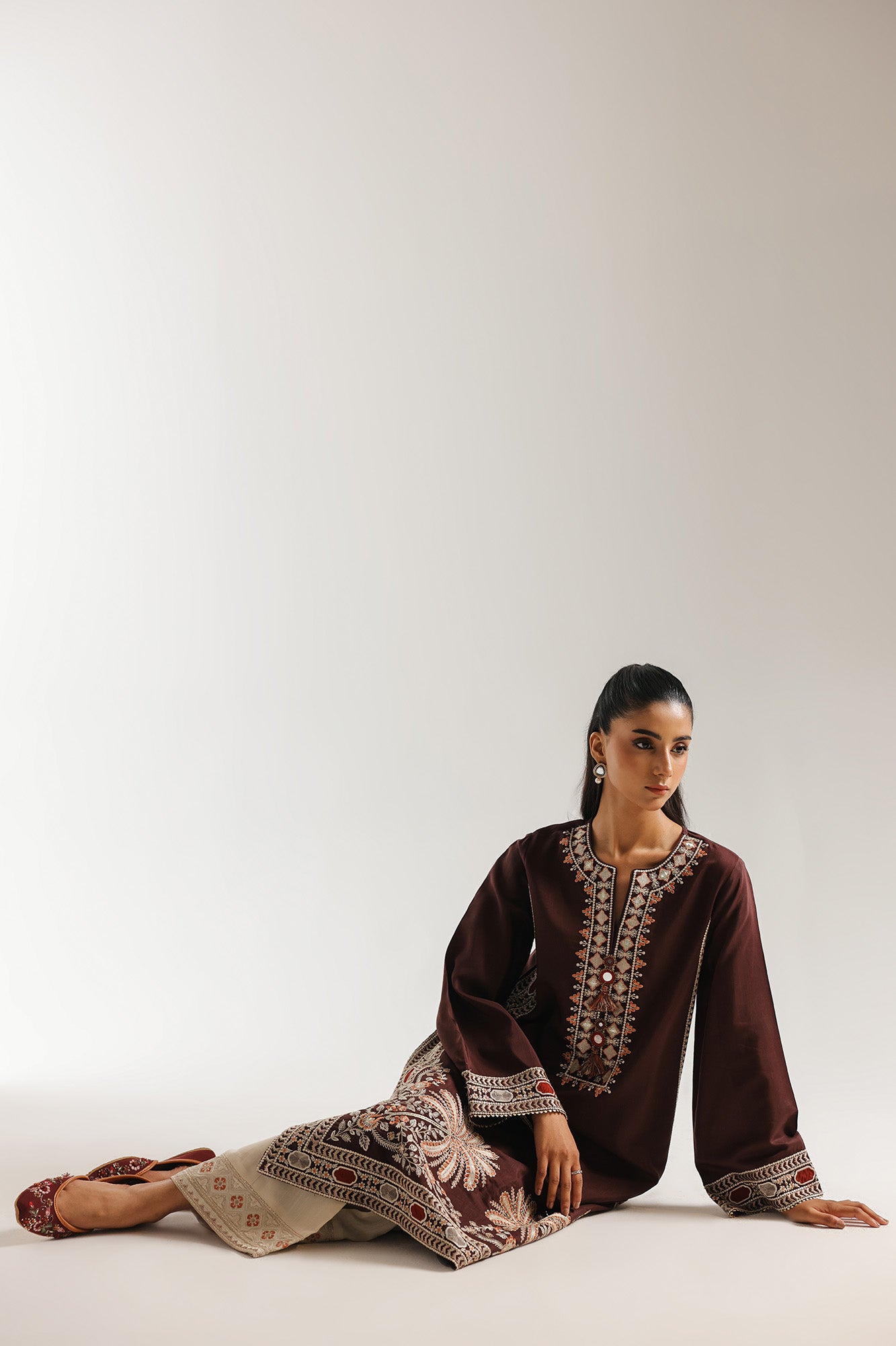 EMBROIDERED SUIT (E4046/103/802)