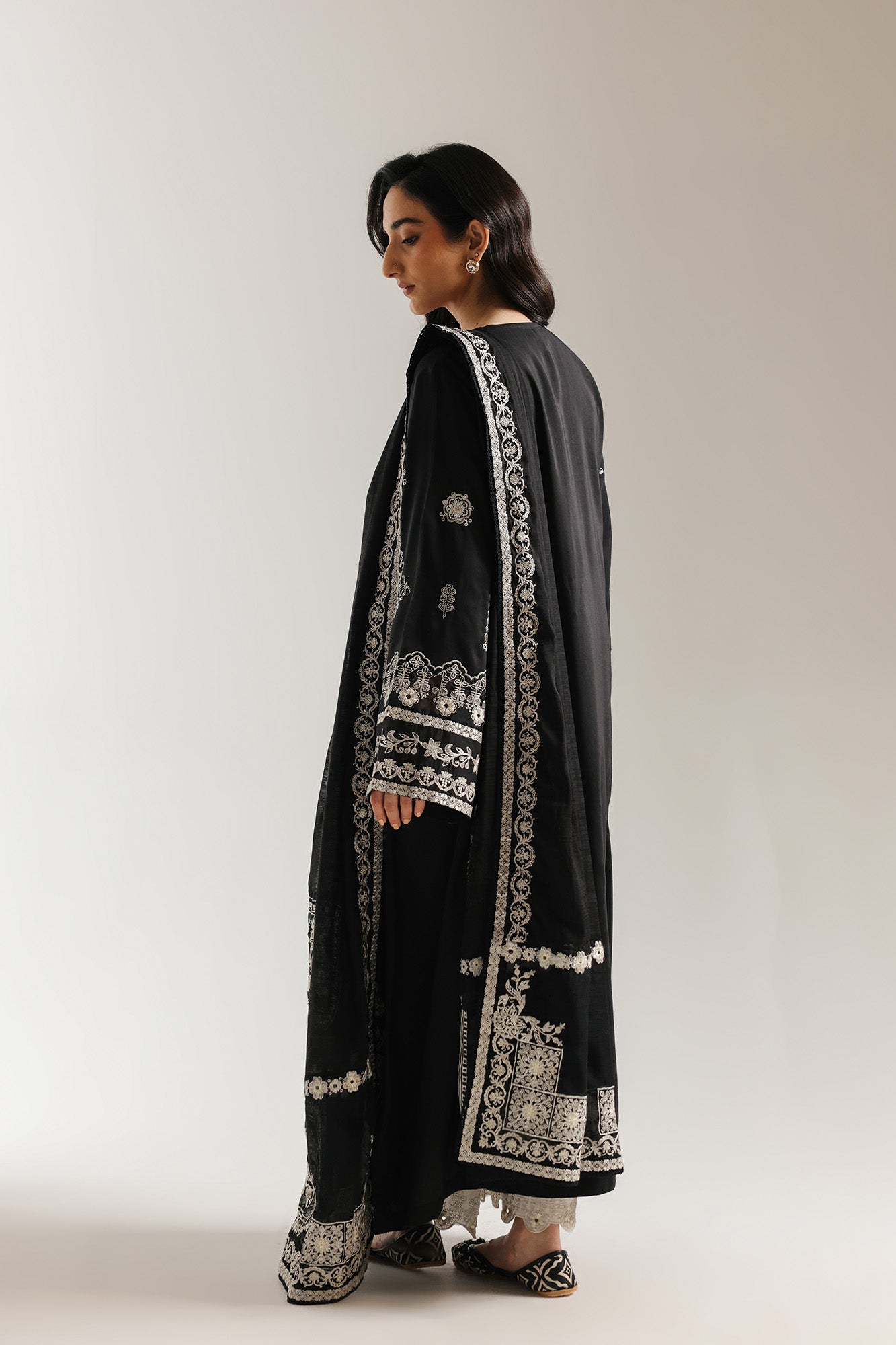 EMBROIDERED SUIT (E4052/103/902)
