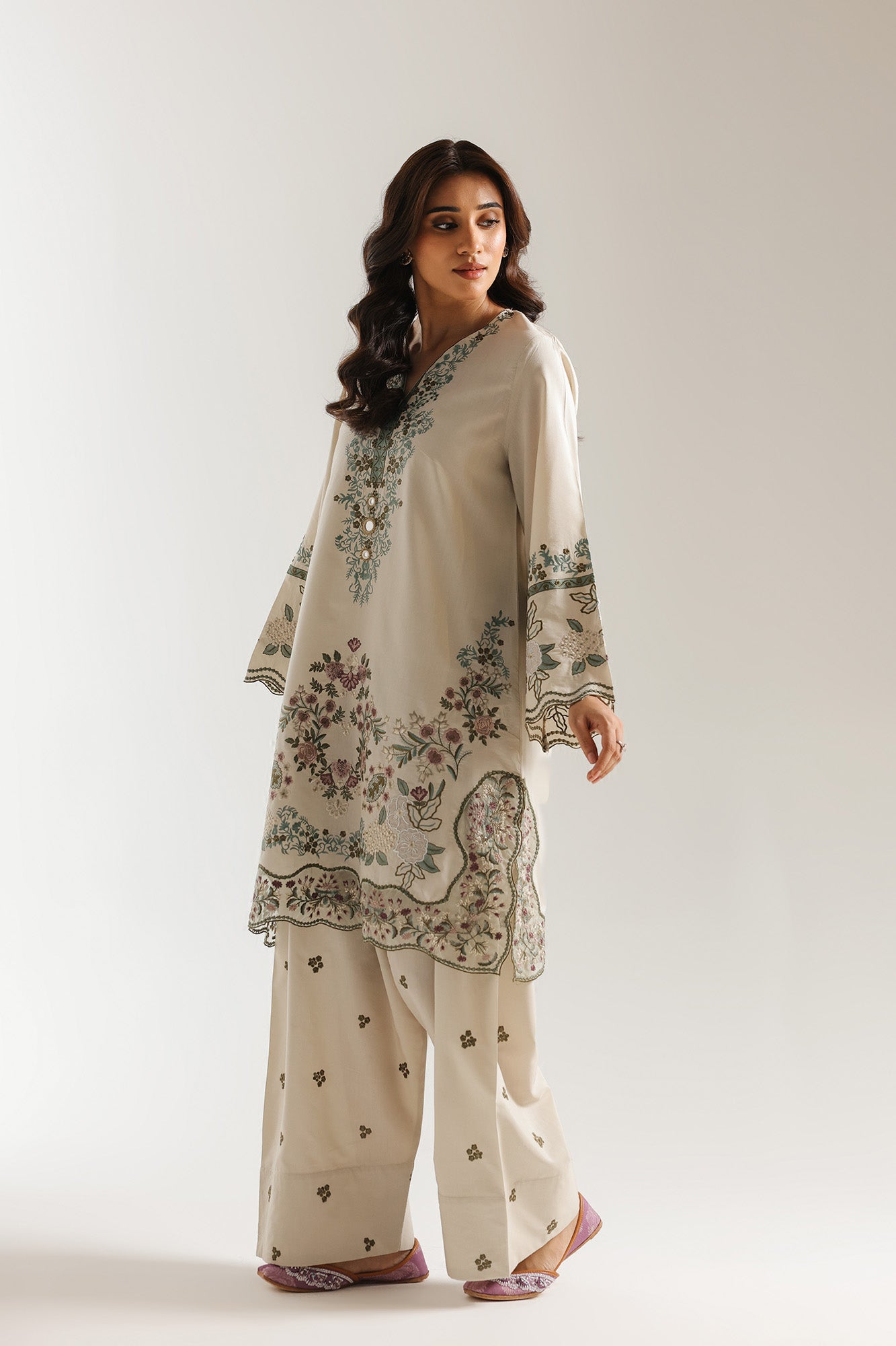 EMBROIDERED SUIT (E4056/103/006)