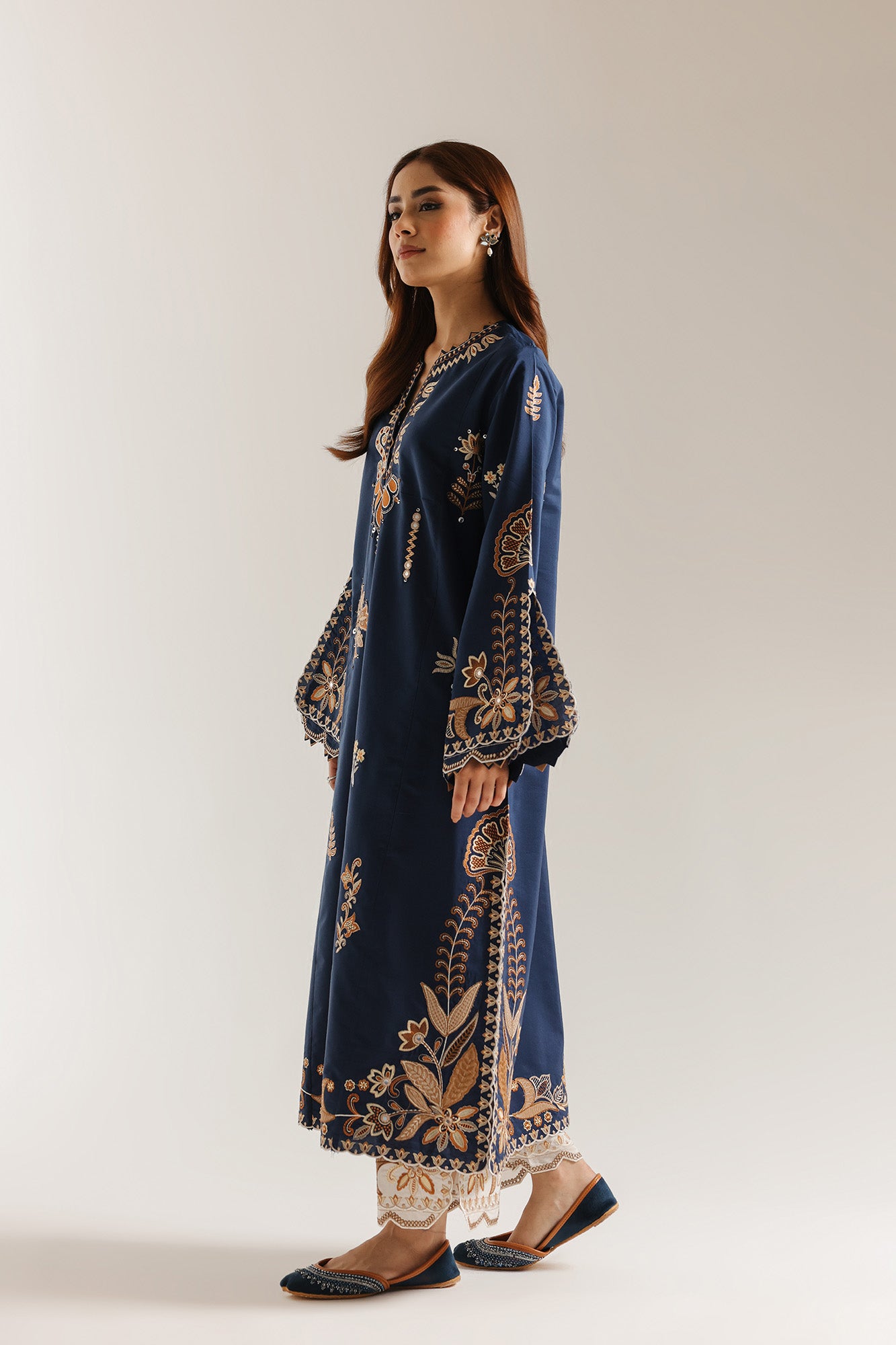 EMBROIDERED SUIT (E4057/103/622)