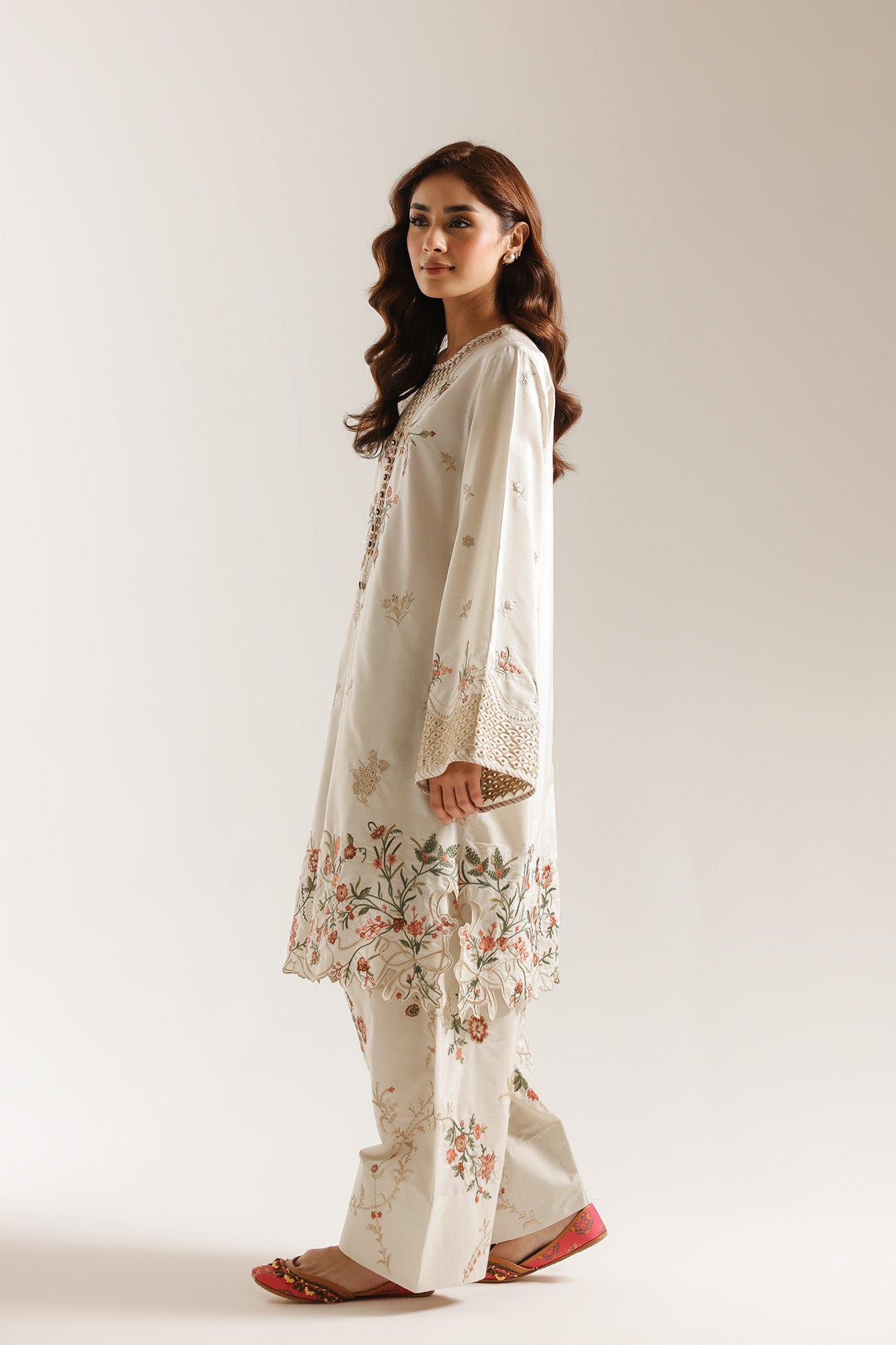 EMBROIDERED SUIT (E4076/103/817)