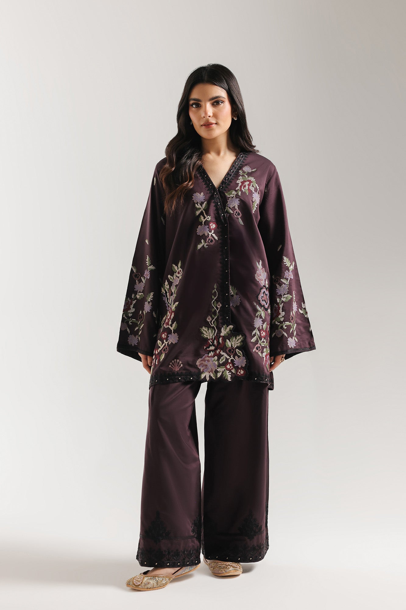 EMBROIDERED SUIT (E4092/103/516)