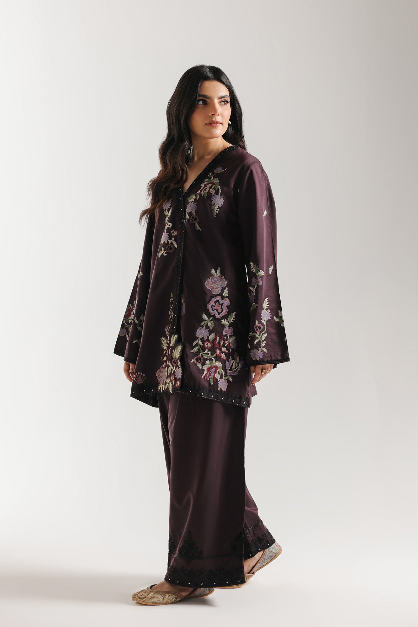 EMBROIDERED SUIT (E4092/103/516)