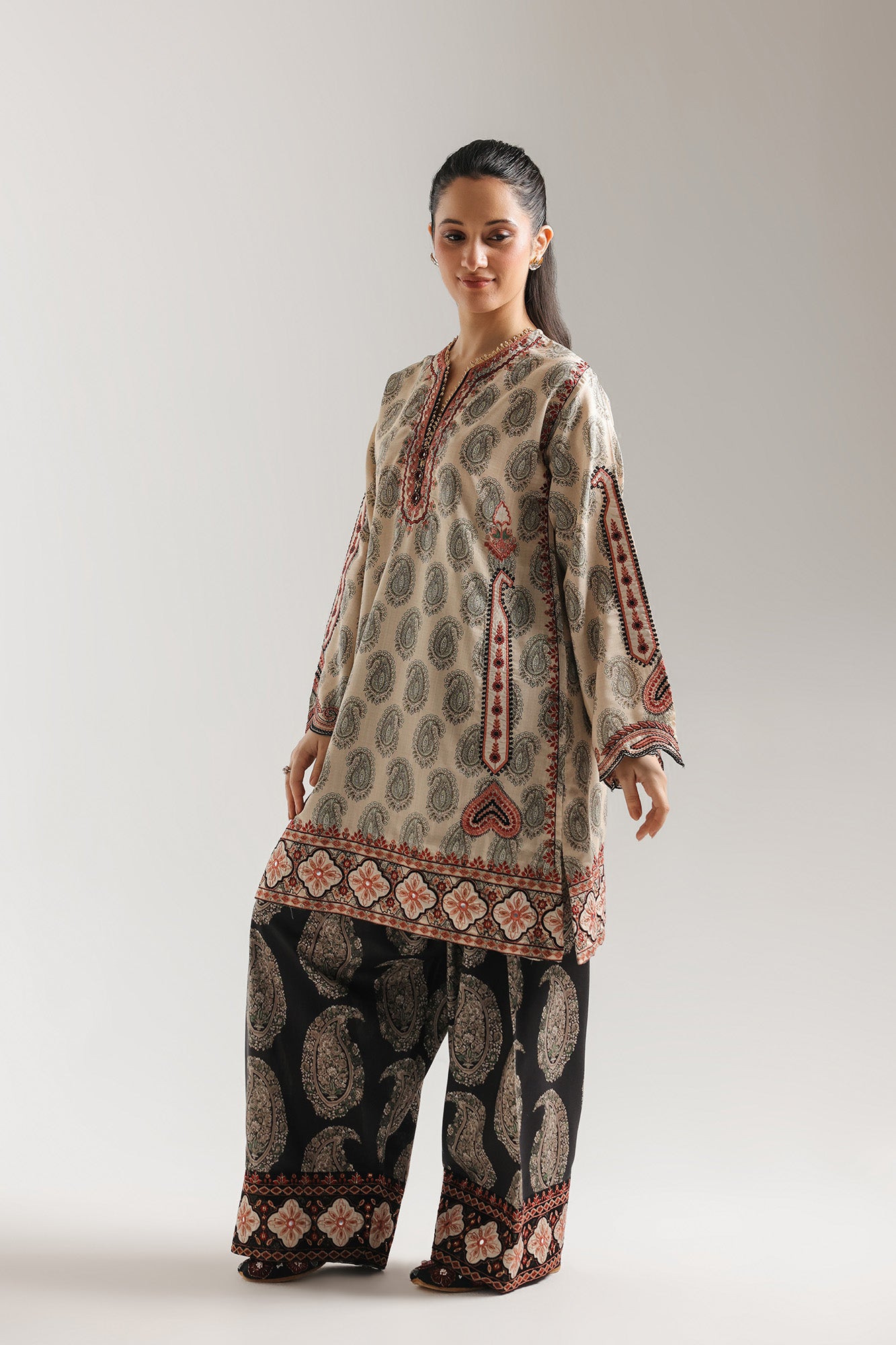 EMBROIDERED SUIT (E4093/103/007)