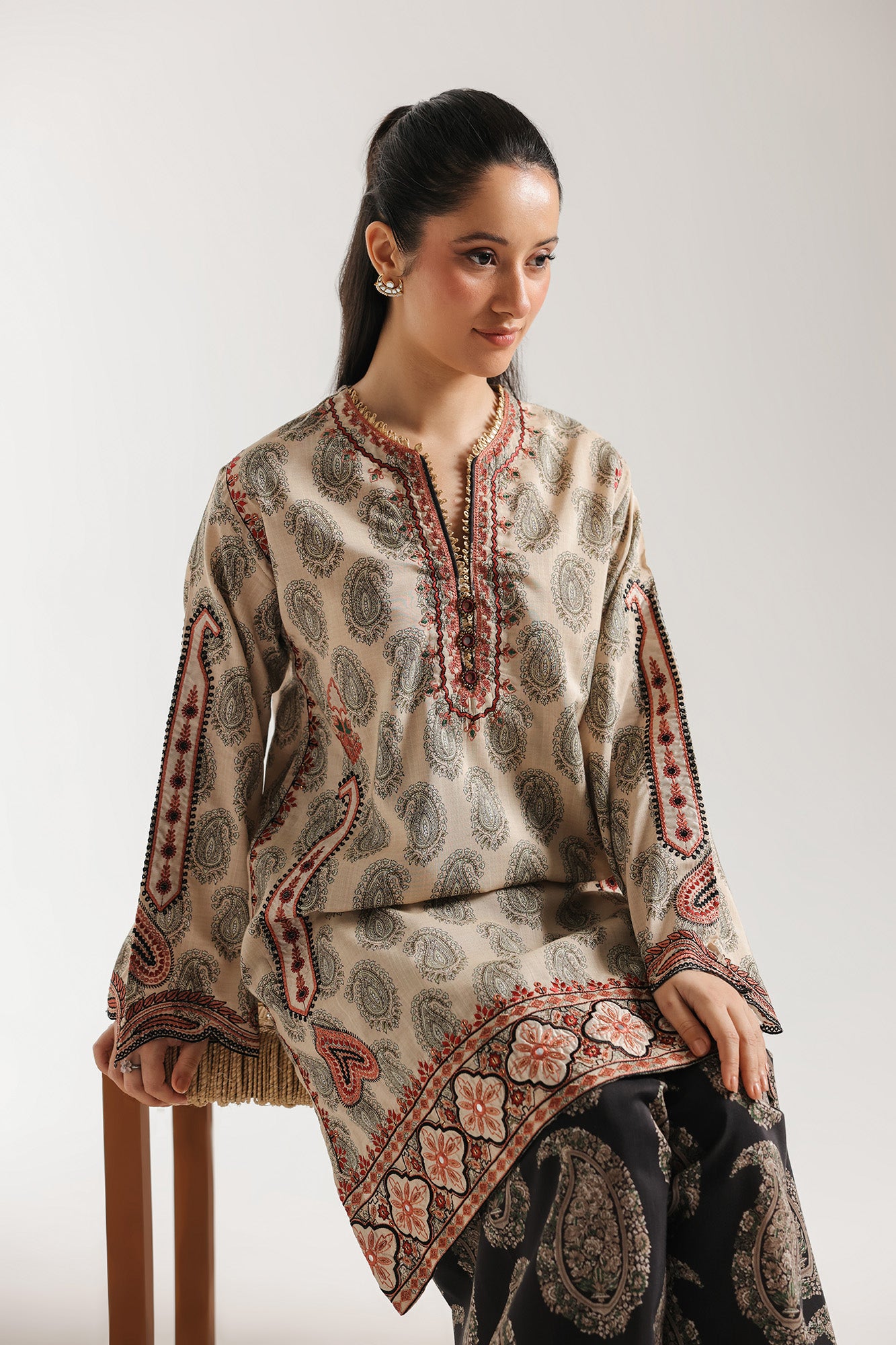 EMBROIDERED SUIT (E4093/103/007)