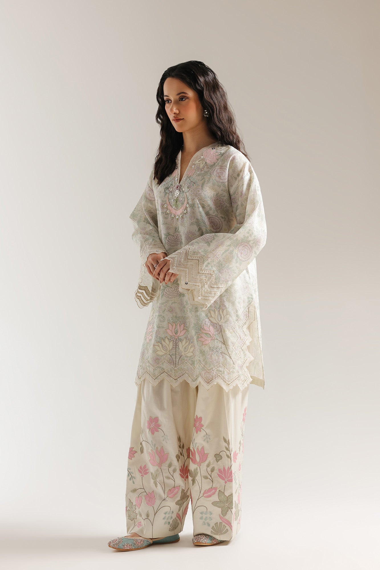 EMBROIDERED SUIT (E4099/103/002)