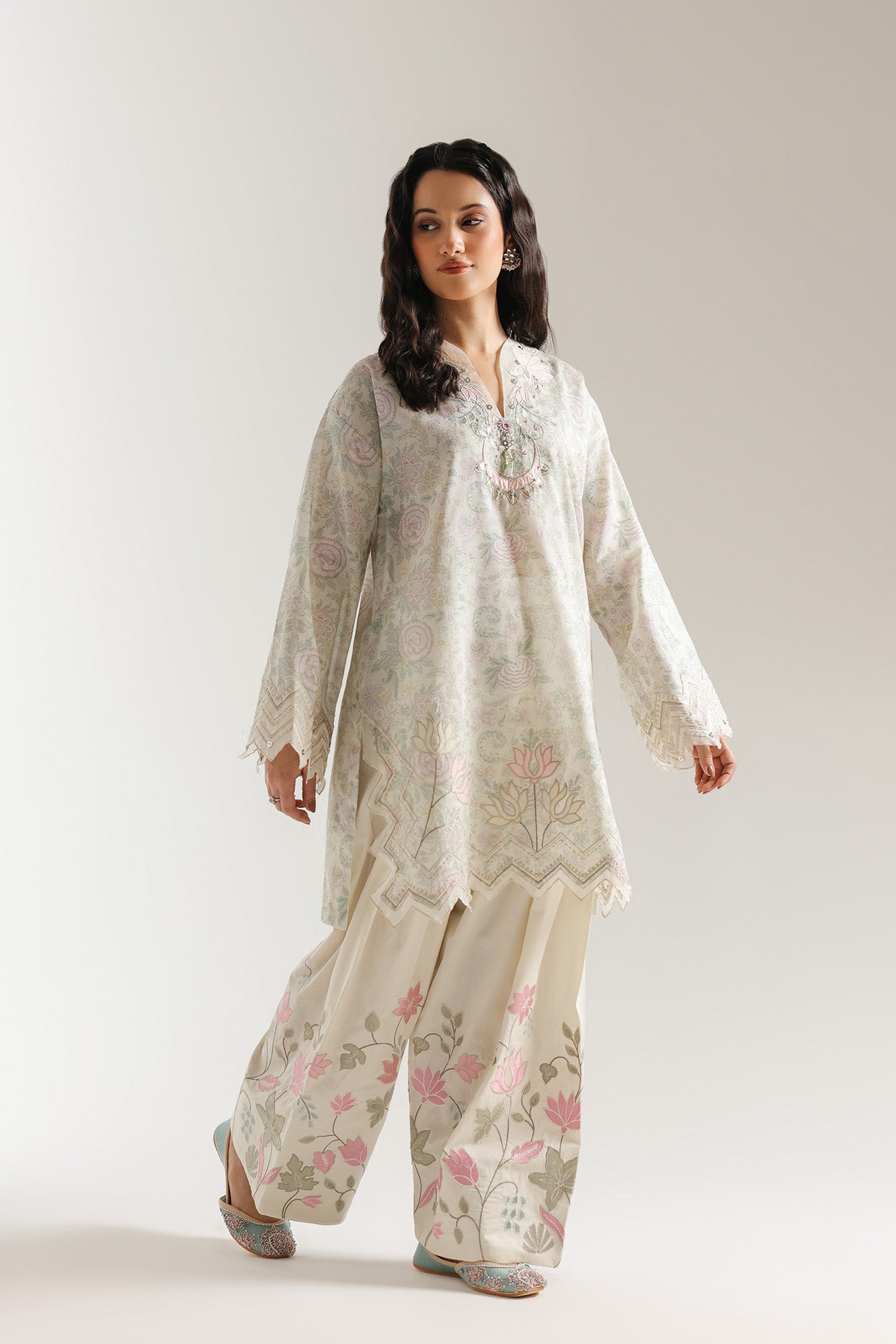 EMBROIDERED SUIT (E4099/103/002)