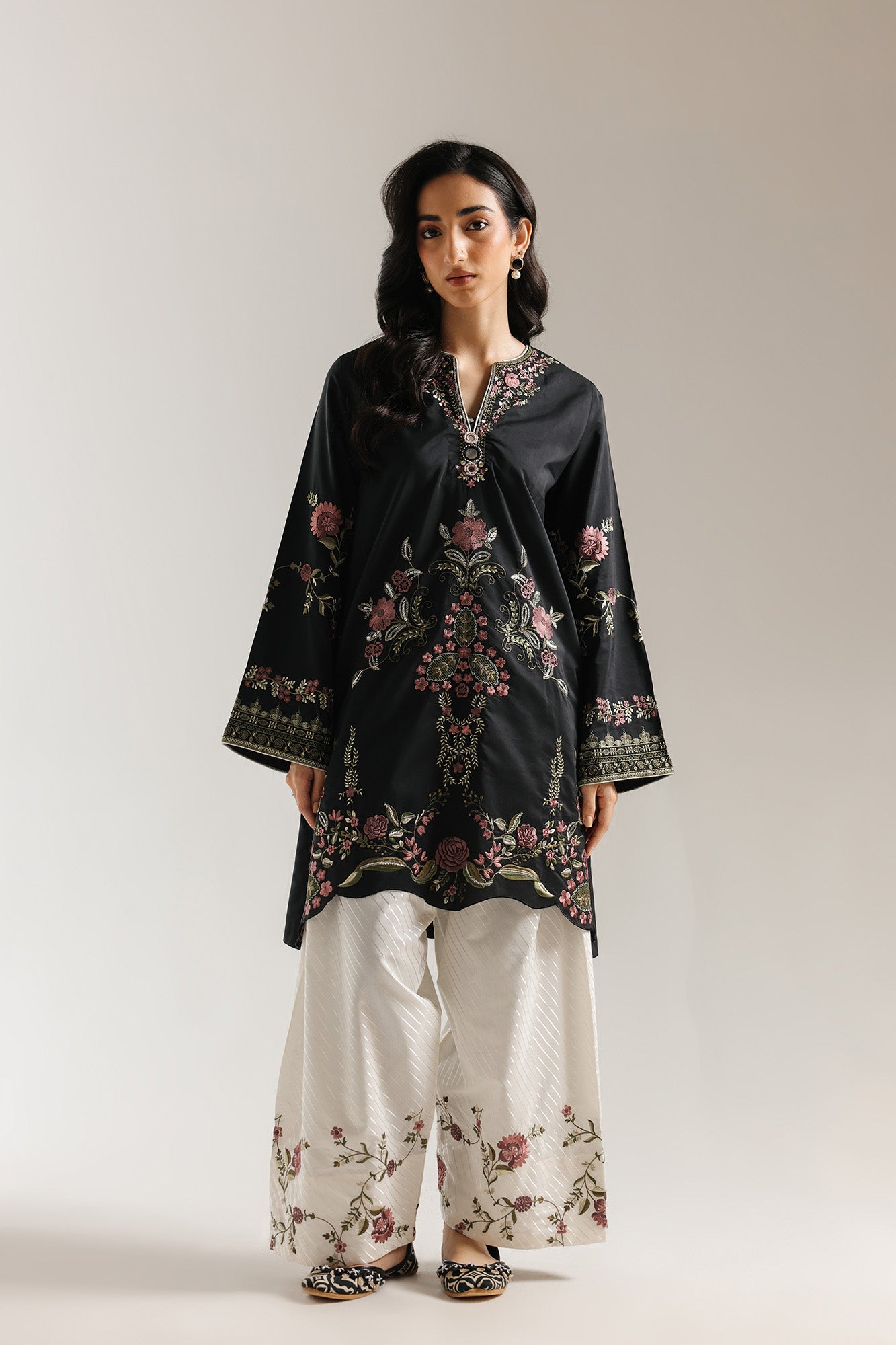 EMBROIDERED SUIT (E4104/103/802)