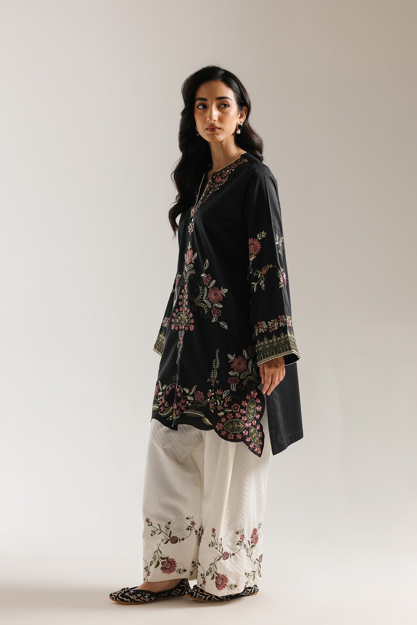 EMBROIDERED SUIT (E4104/103/802)