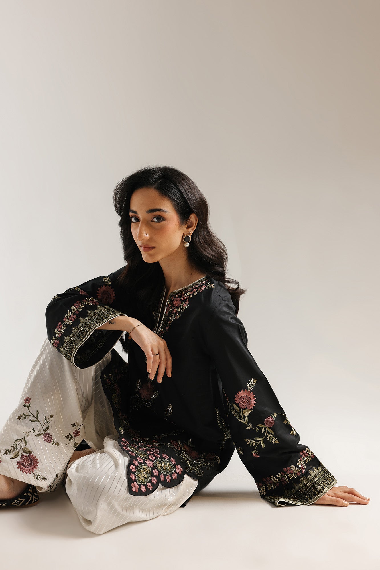 EMBROIDERED SUIT (E4104/103/802)