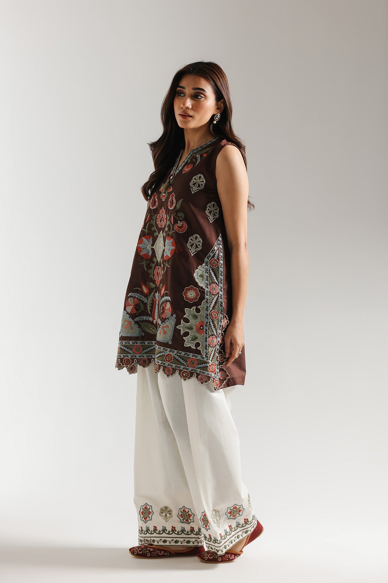 EMBROIDERED SUIT (E4129/103/801)