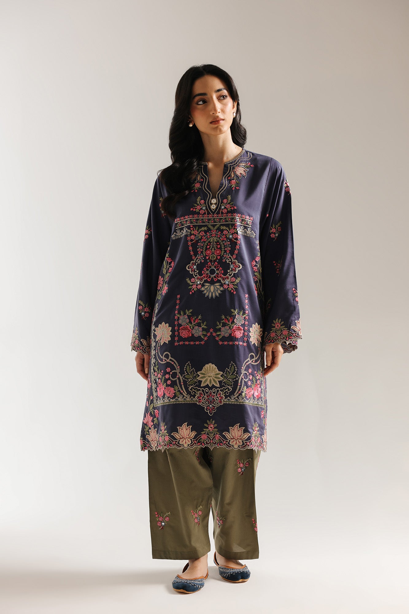 EMBROIDERED SUIT (E4133/103/905)