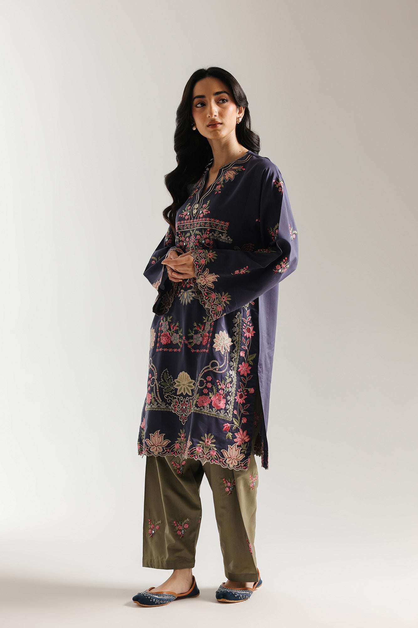 EMBROIDERED SUIT (E4133/103/905)