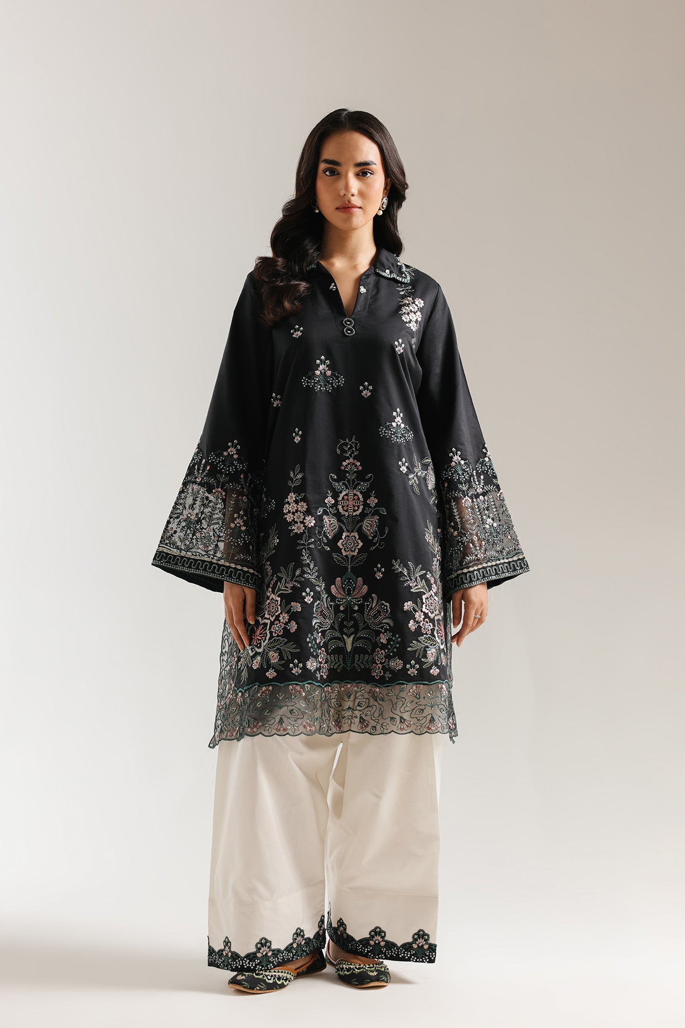 EMBROIDERED SUIT (E4142/103/901)