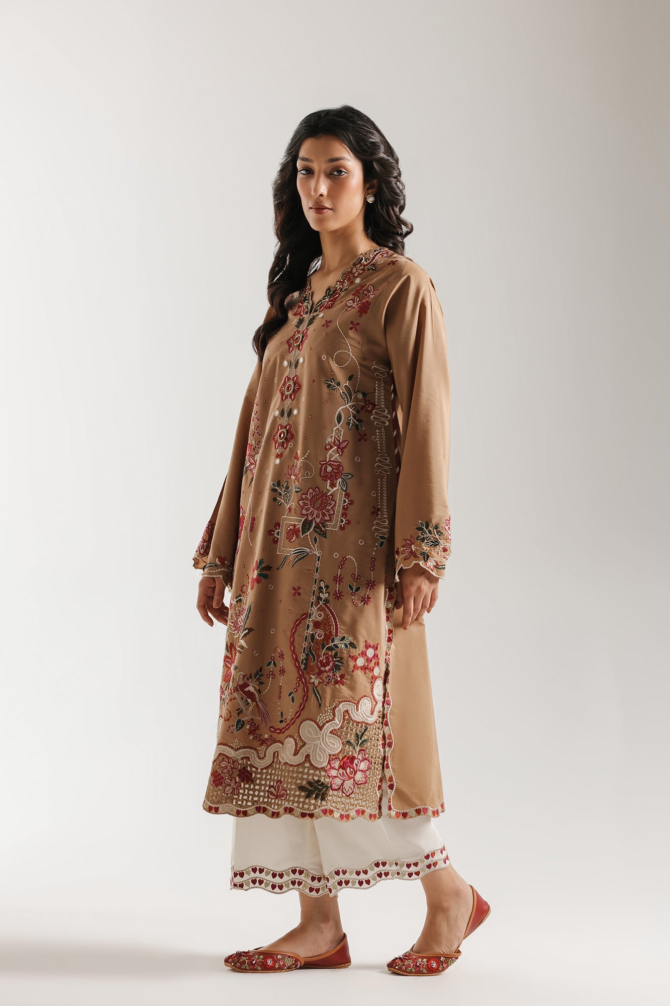 EMBROIDERED SUIT (E4143/103/816)