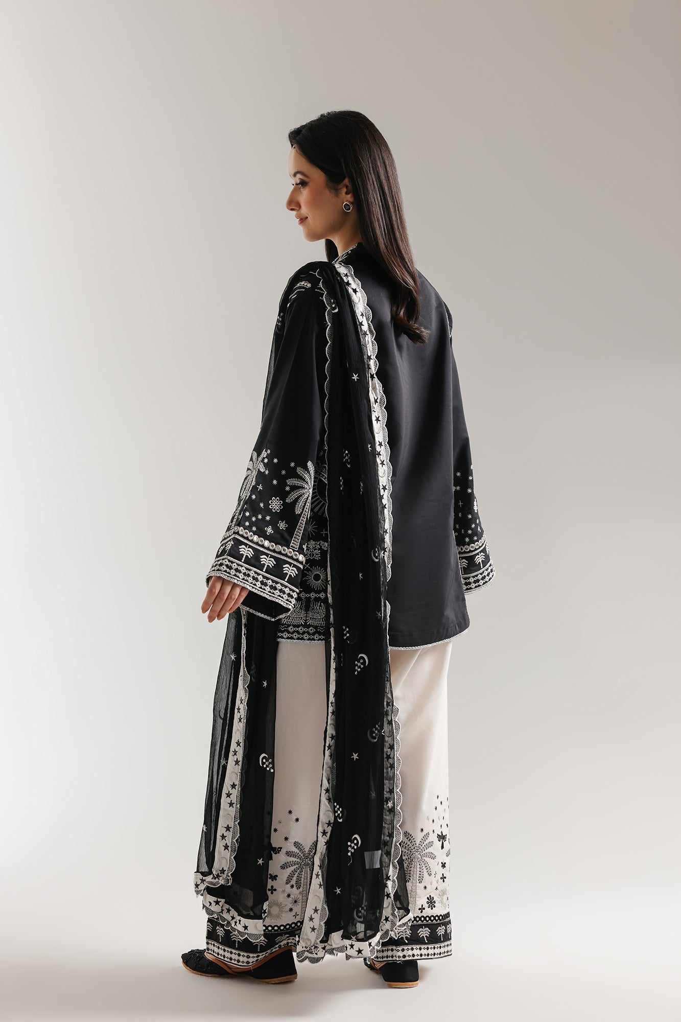 EMBROIDERED SUIT (E4150/103/901)