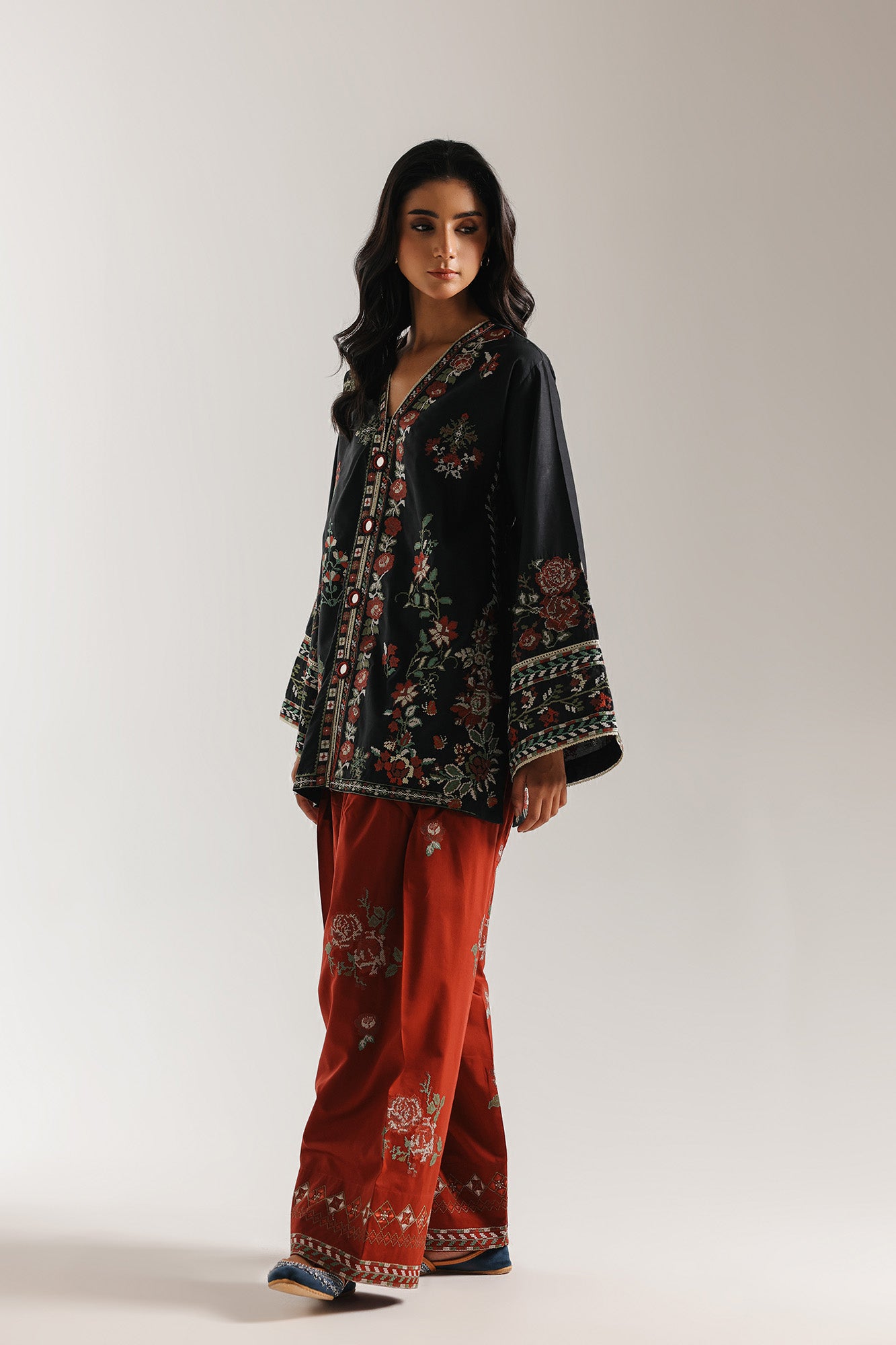 EMBROIDERED SUIT (E4157/103/901)