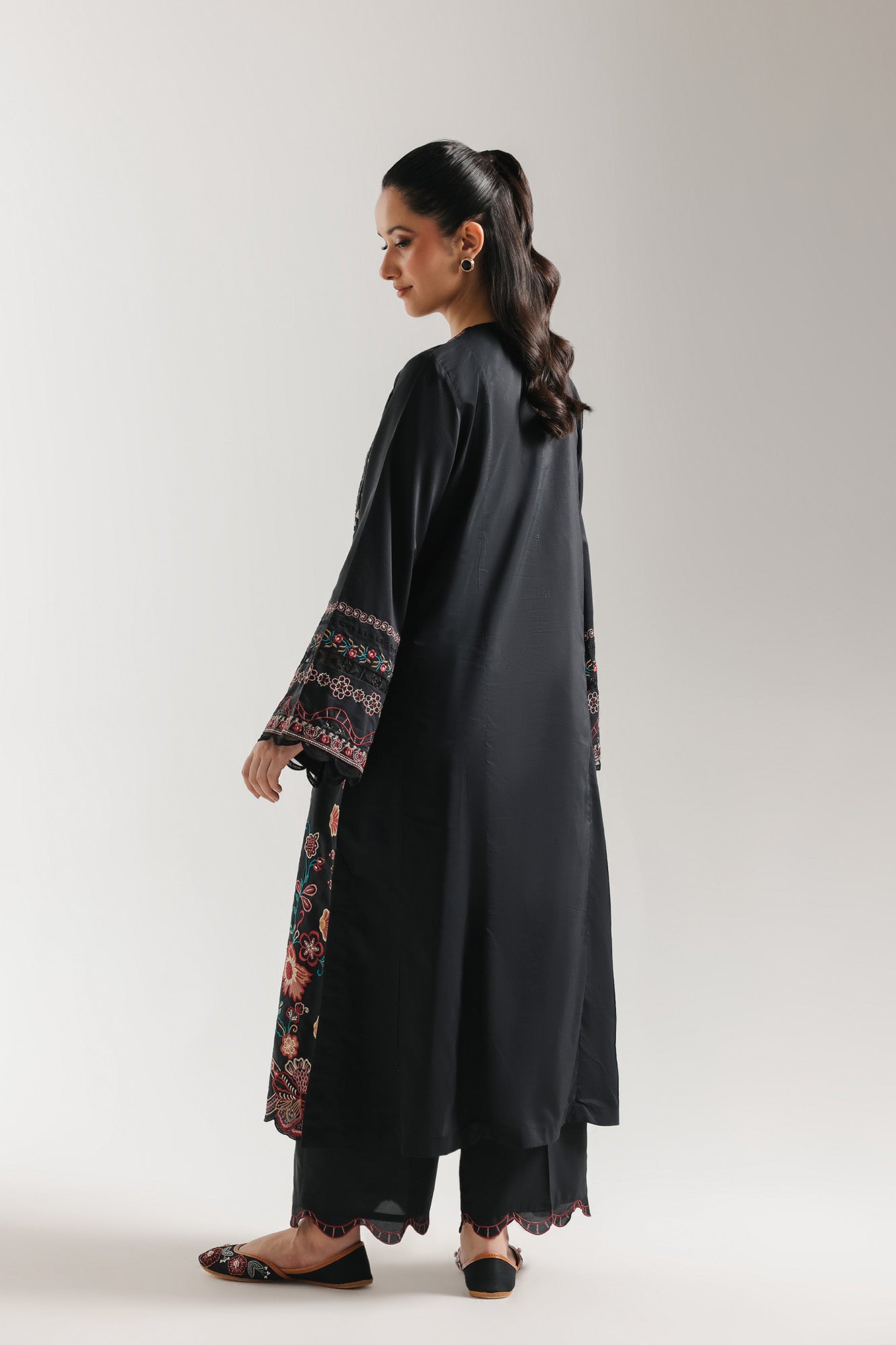 EMBROIDERED SUIT (E4165/103/902)